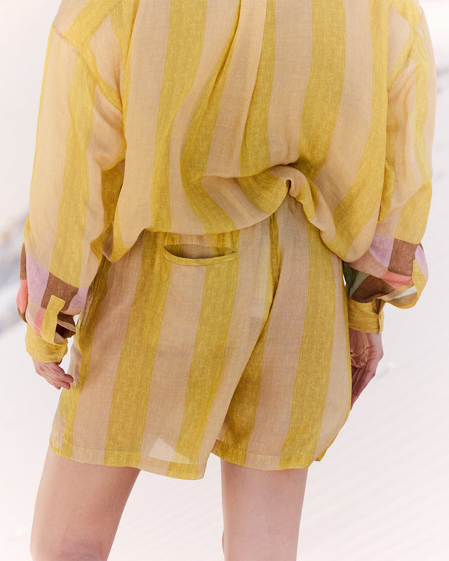Bermuda court en gaze de modal rayé jaune et détails colorés - Jupes & shorts Mes Demoiselles - Image 3