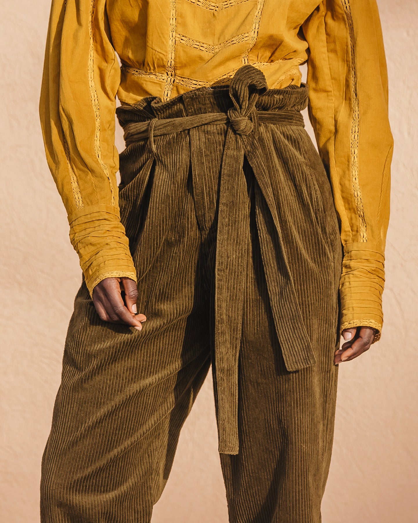 Pantalon velours côtelé kaki, taille haute, jambes droites - Pantalons & combinaisons Mes Demoiselles