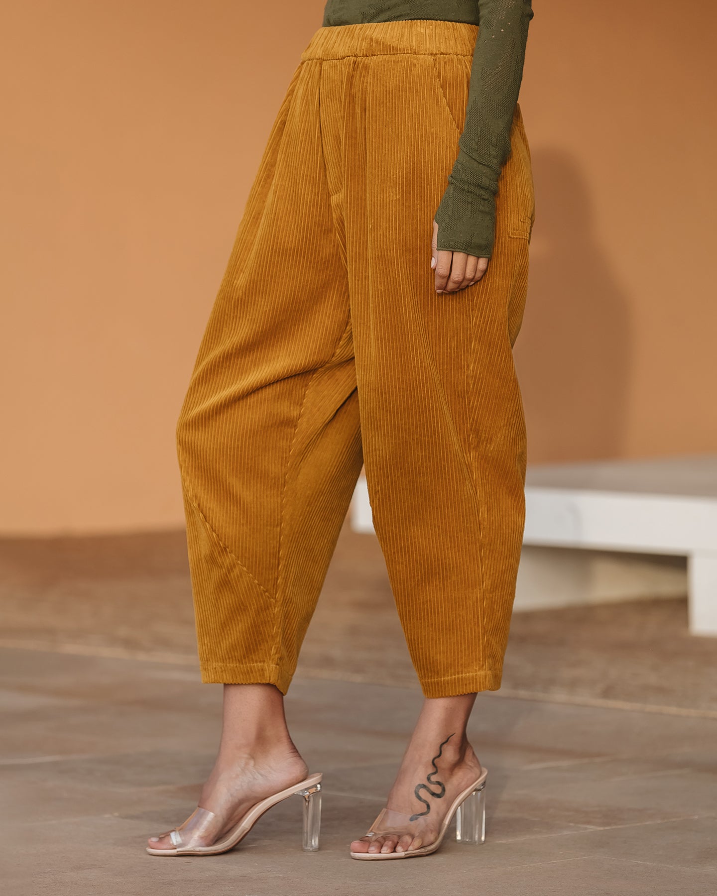 Pantalon velours côtelé ocre, coupe ample moderne, confort - élégance - Pantalons & combinaisons Mes Demoiselles