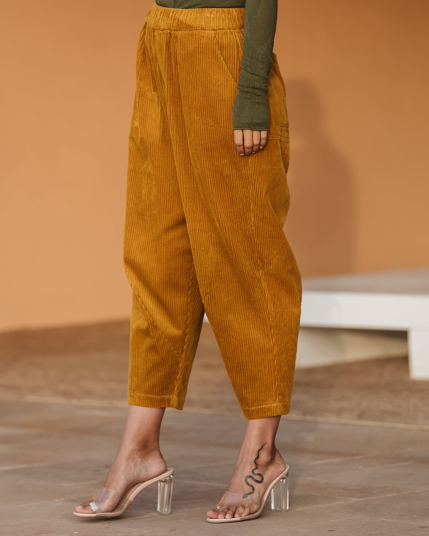 Pantalon velours côtelé ocre, coupe ample moderne, confort - élégance - Pantalons & combinaisons Mes Demoiselles