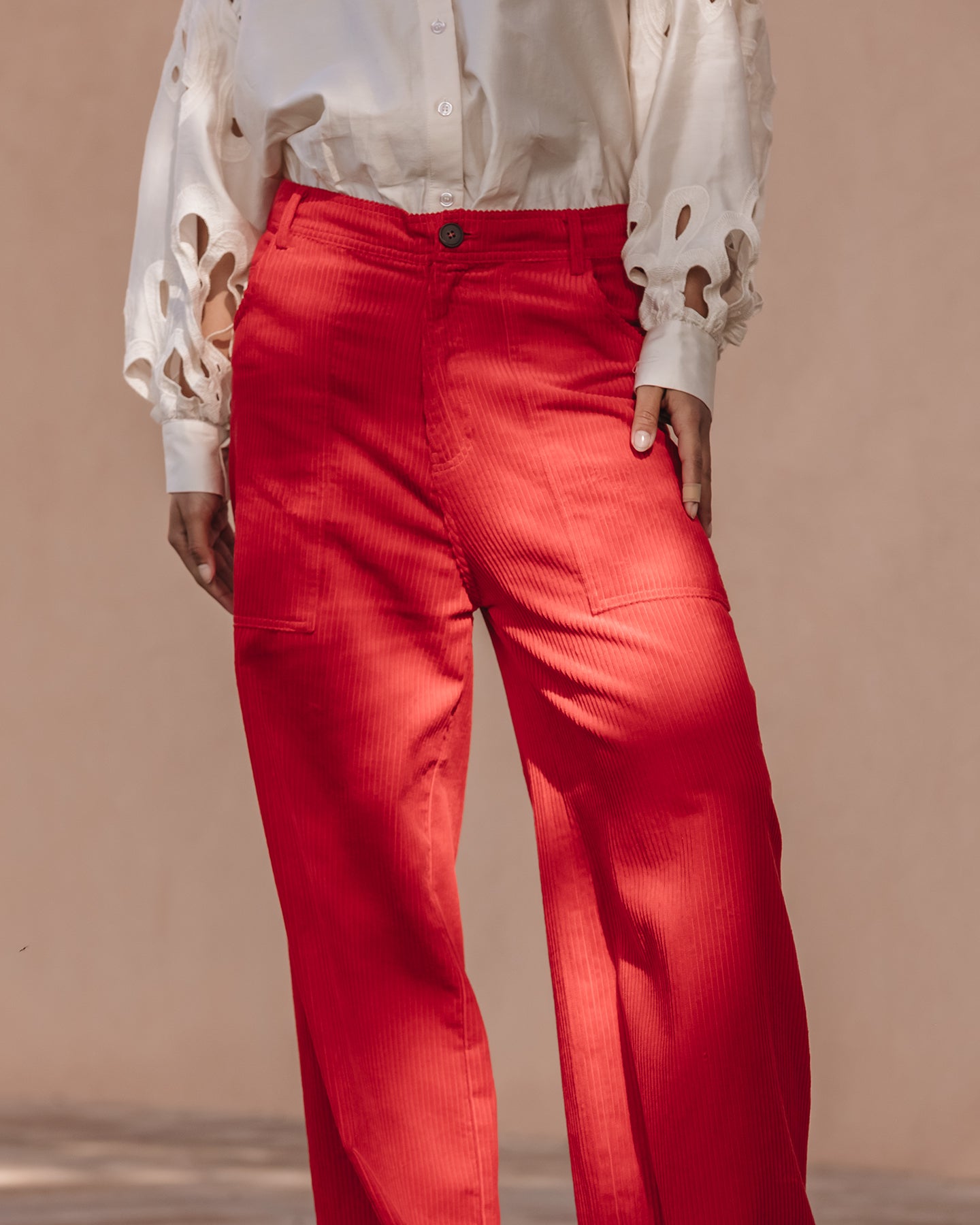 Pantalon velours côtelé rouge écarlate, coupe large, rétro - chic - Pantalons & combinaisons Mes Demoiselles