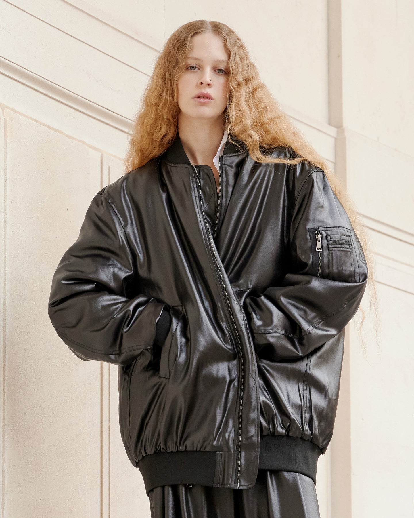 Veste Della - Noir : Bomber en satin noir shiny Mes Demoiselles