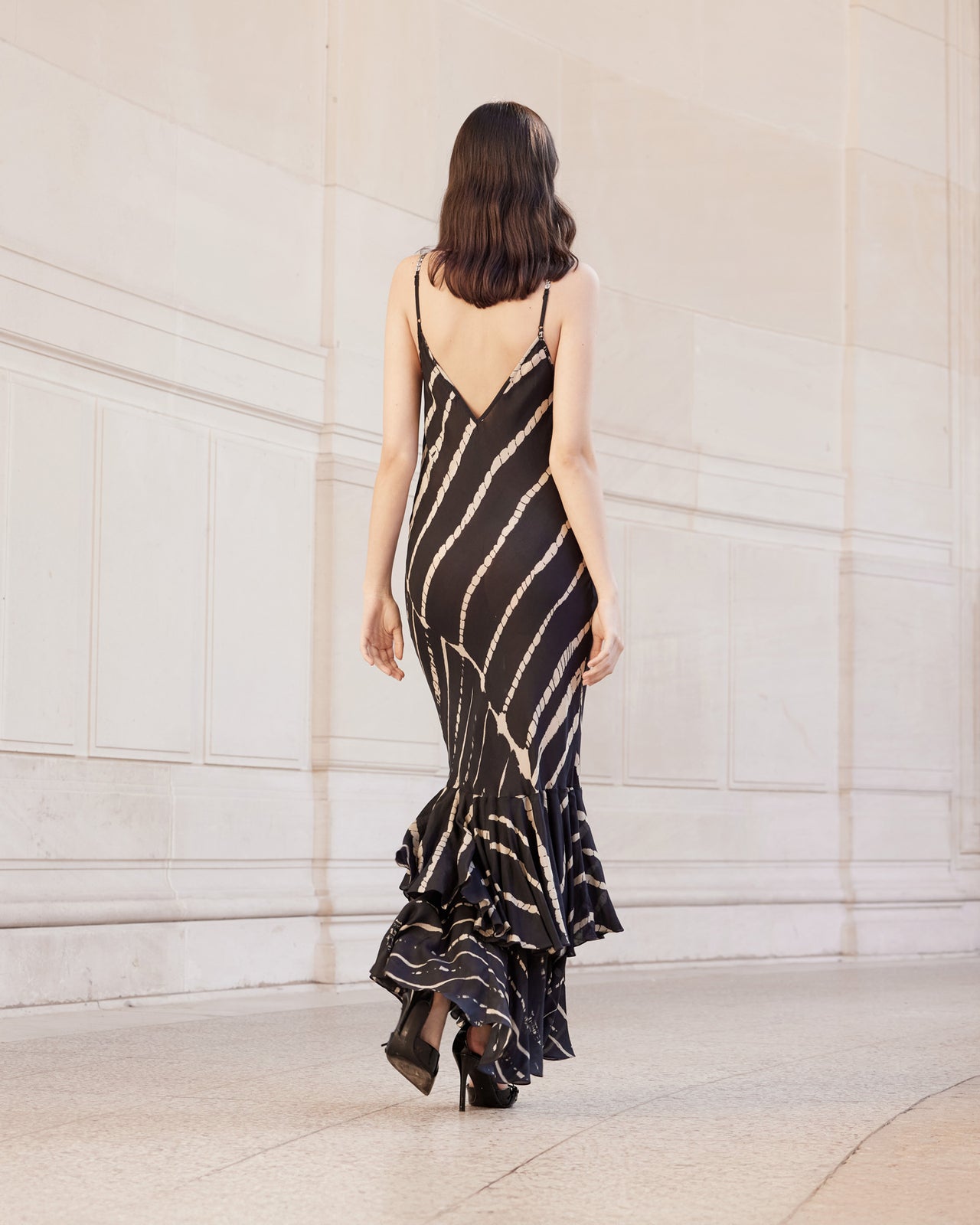 Robe Depp - Noir : Robe longue à fines bretelles et détails argentés Mes Demoiselles - Image 4