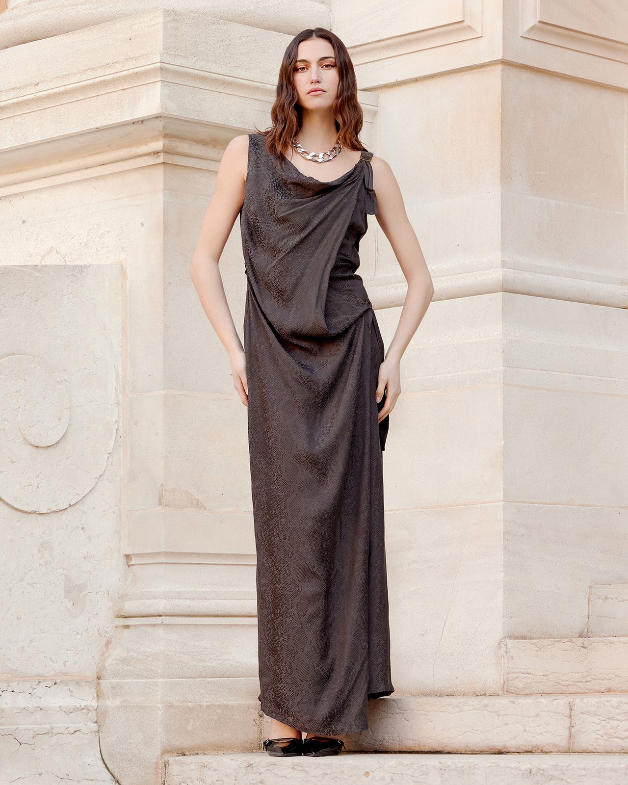 Robe Lachlan - Noir : Robe noire longue habillée imprimé fondu reptile Mes Demoiselles - Image 7