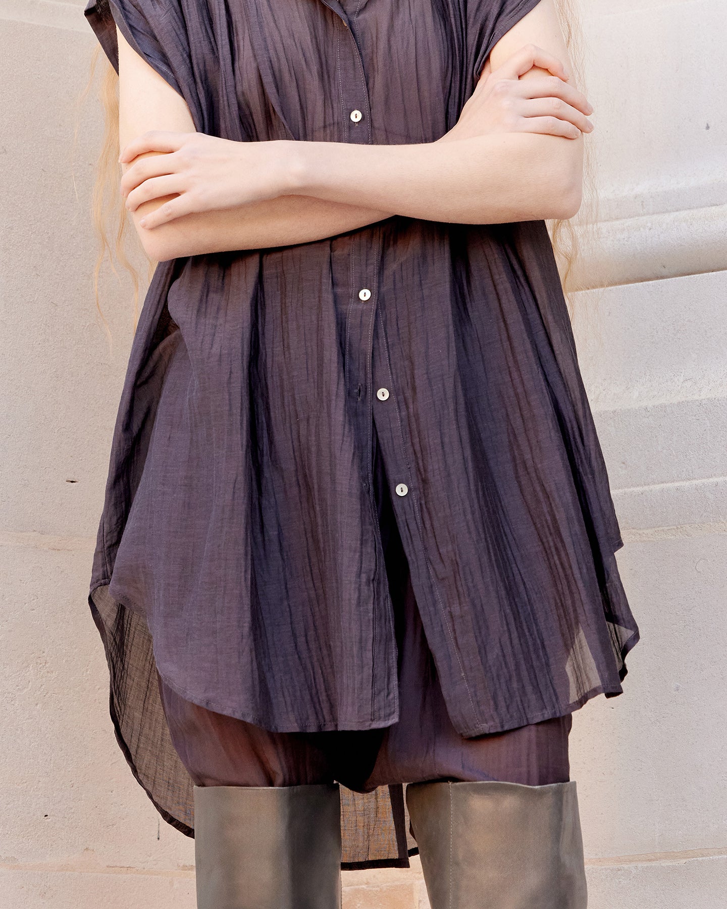 Chemise Lana - Gris Violine : Chemise longue sans manches en gaze de coton et soie grise Mes Demoiselles
