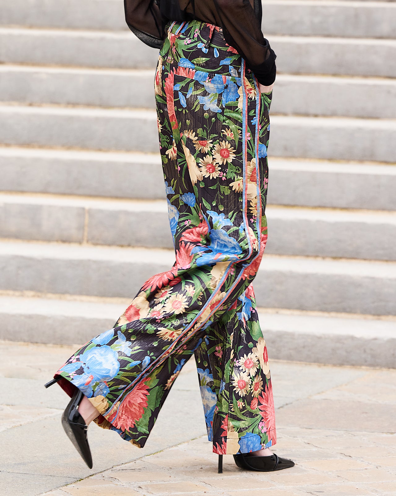 Pantalon Rosa - Noir : Pantalon large en jacquard lurex imprimé grandes fleurs Mes Demoiselles - Image 5