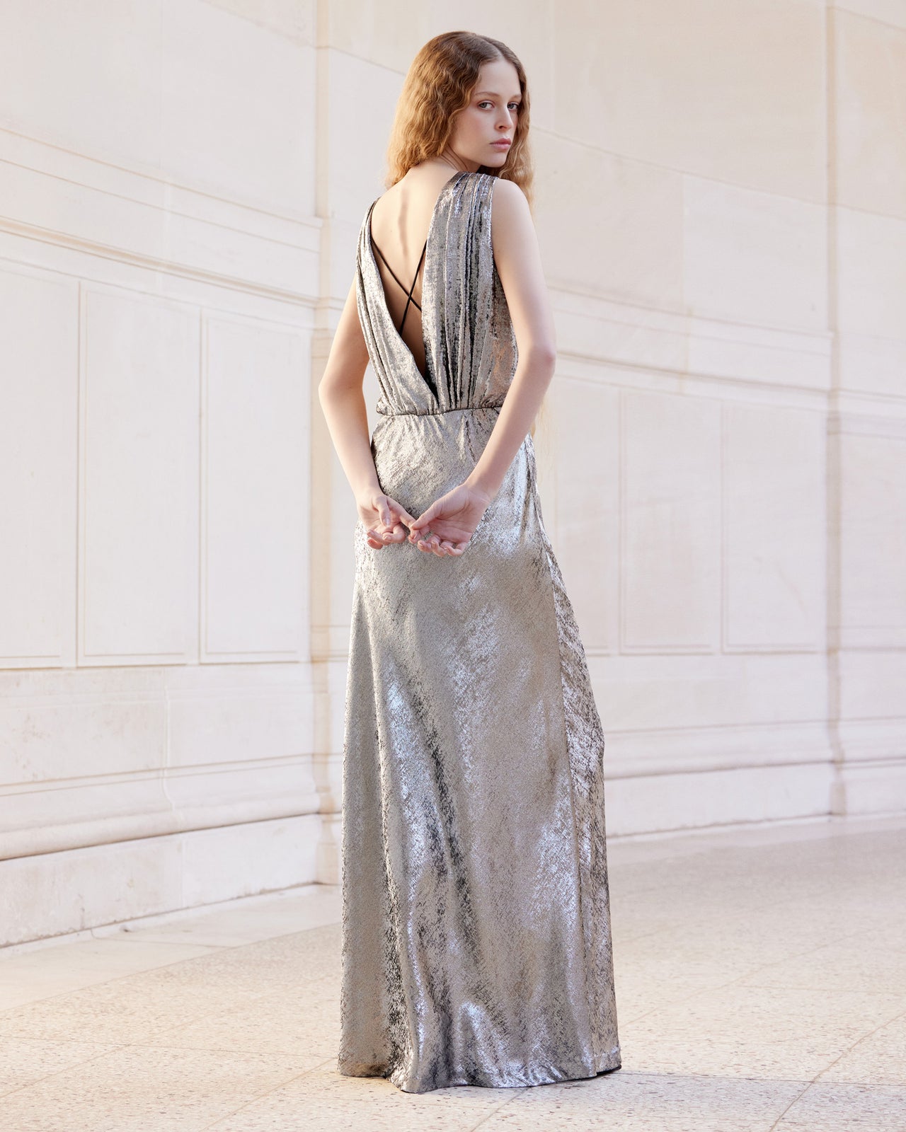 Robe Sambi - Argent : Robe longue en tissu velvet shiny argent Mes Demoiselles - Image 5