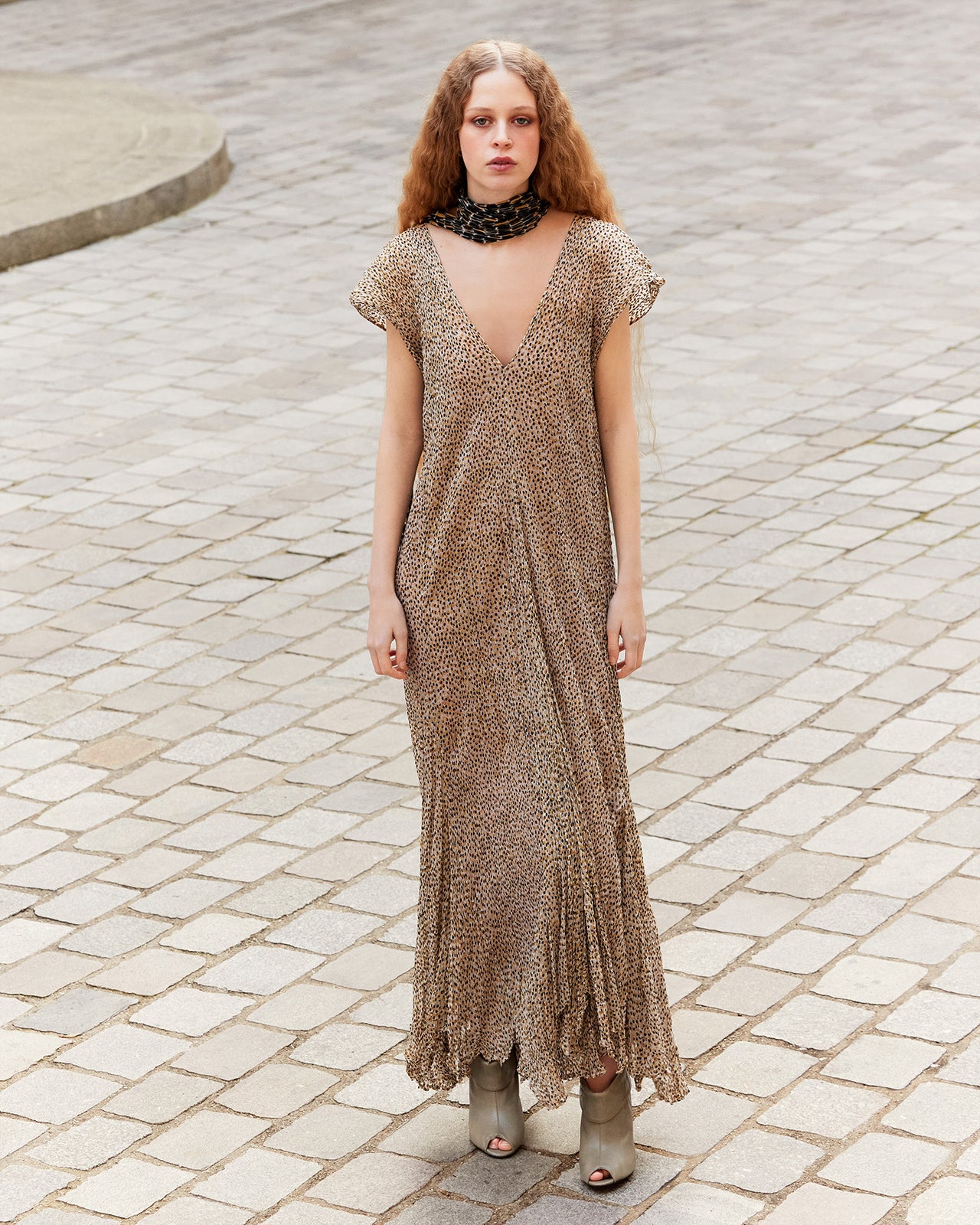 Longue robe en viscose craquante beige et pois noir et gold - Robes Mes Demoiselles - Image 1