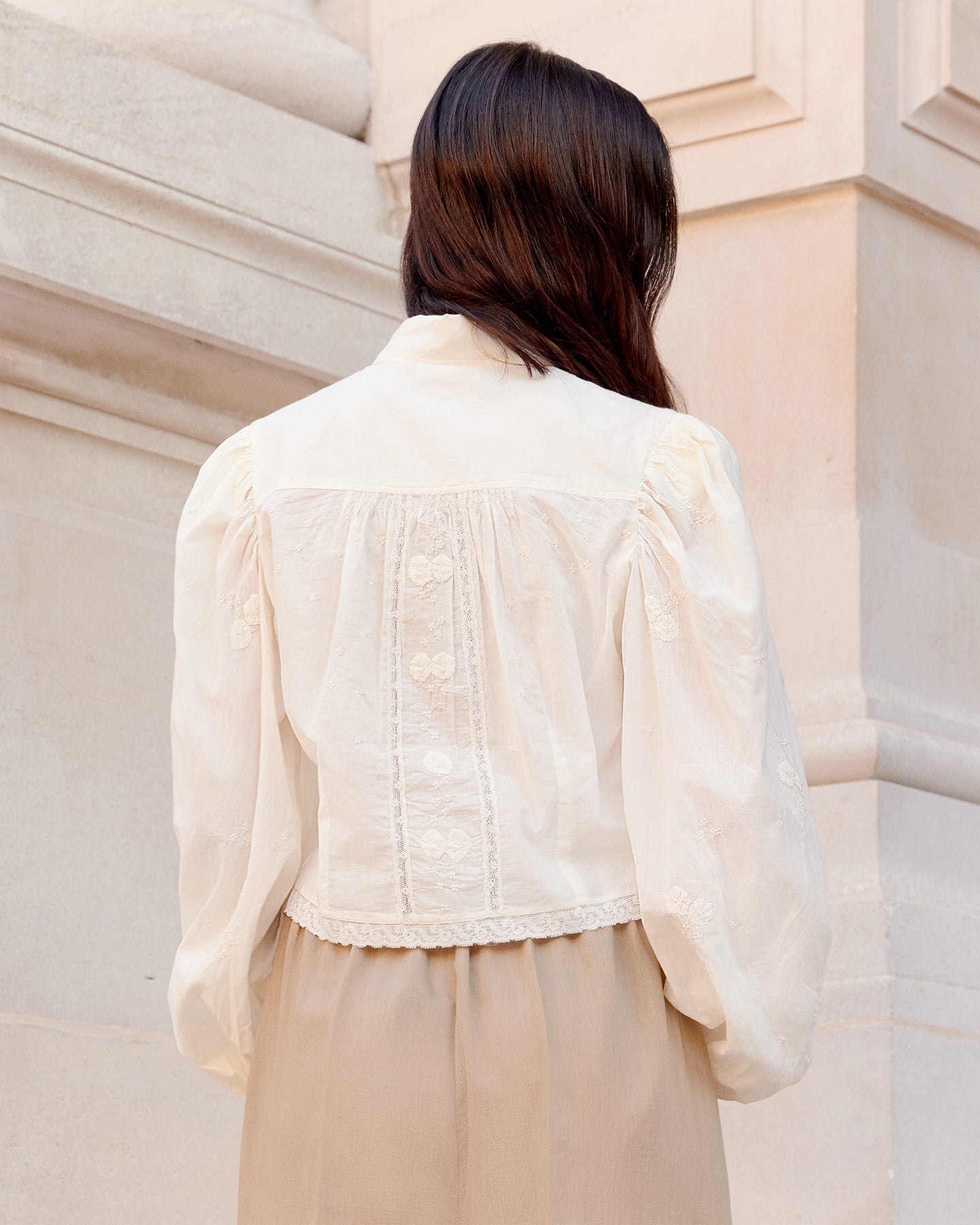 Chemise Sauge - Blanc : Chemise courte écru en coton brodé et dentelle Mes Demoiselles