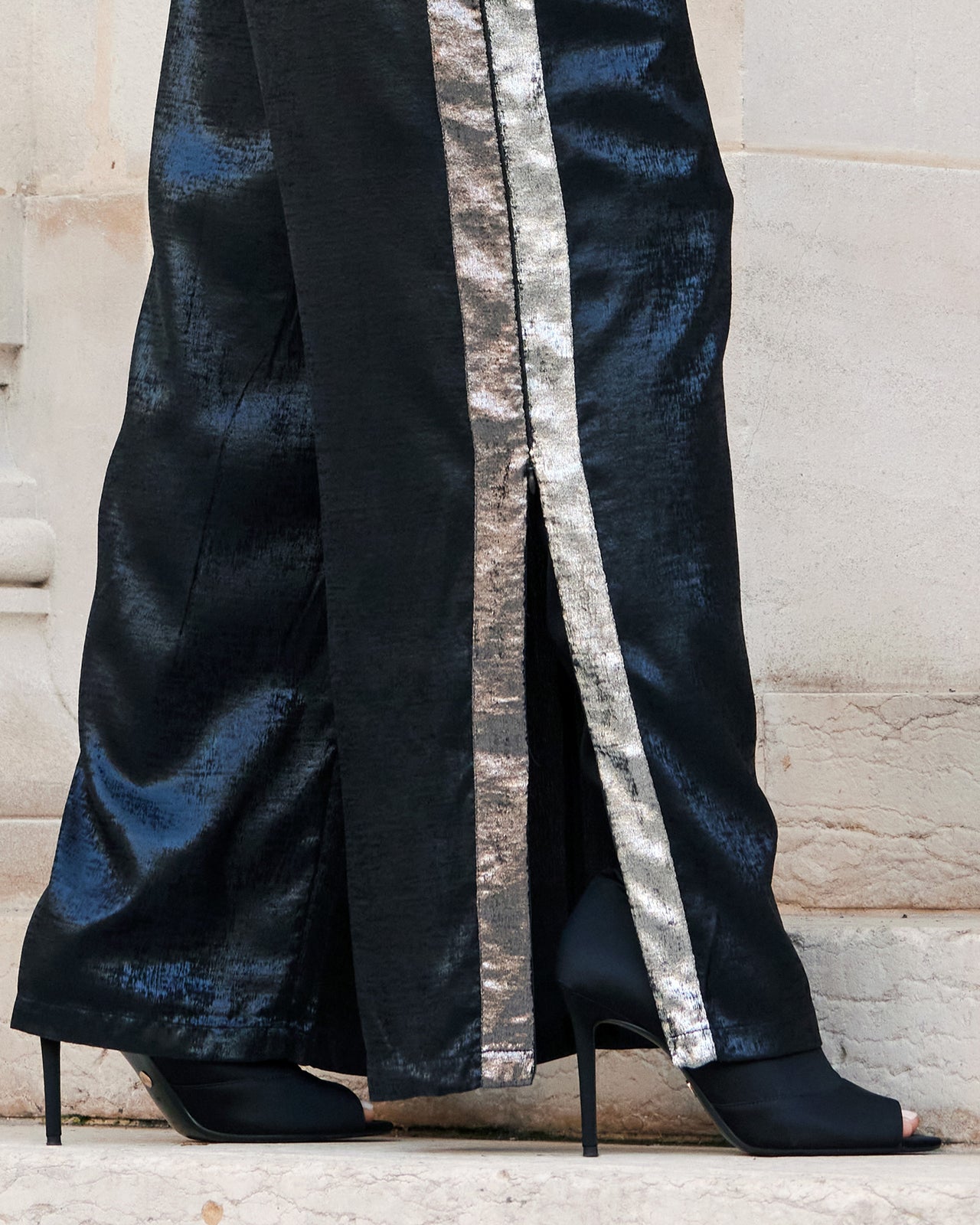 Pantalon Sirene - Noir : Pantalon souple brillant avec bandes latérales Mes Demoiselles - Image 5