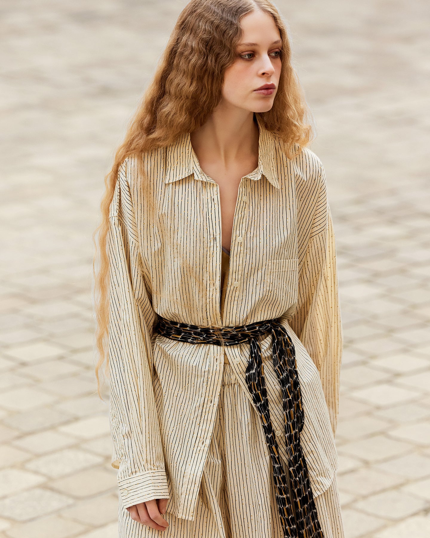 Chemise Sumira - Sable : Chemise en popeline de coton beige et rayures noir et gold Mes Demoiselles