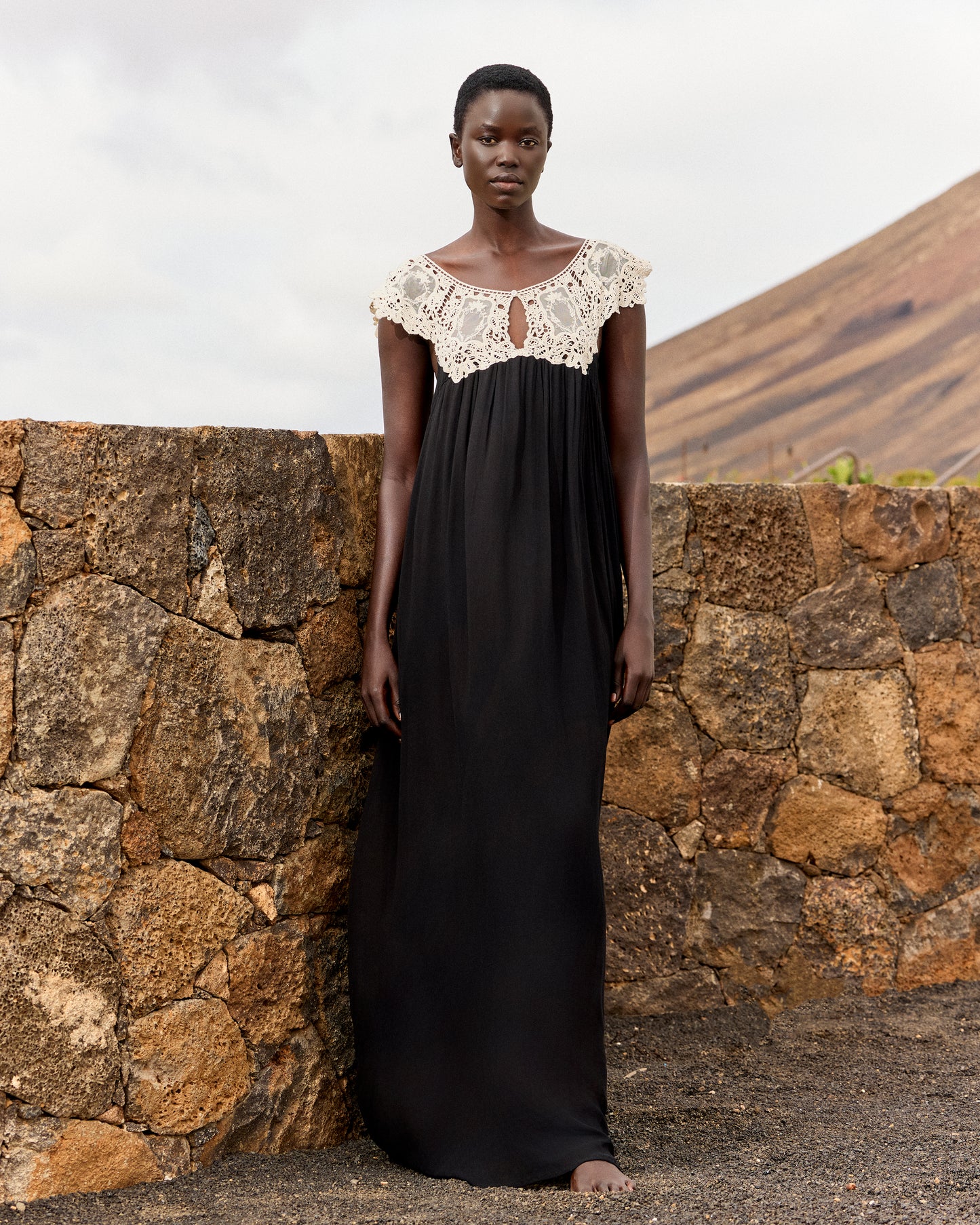 Robe longue en georgette de viscose et guipure – Noir et écru - Robes Mes Demoiselles