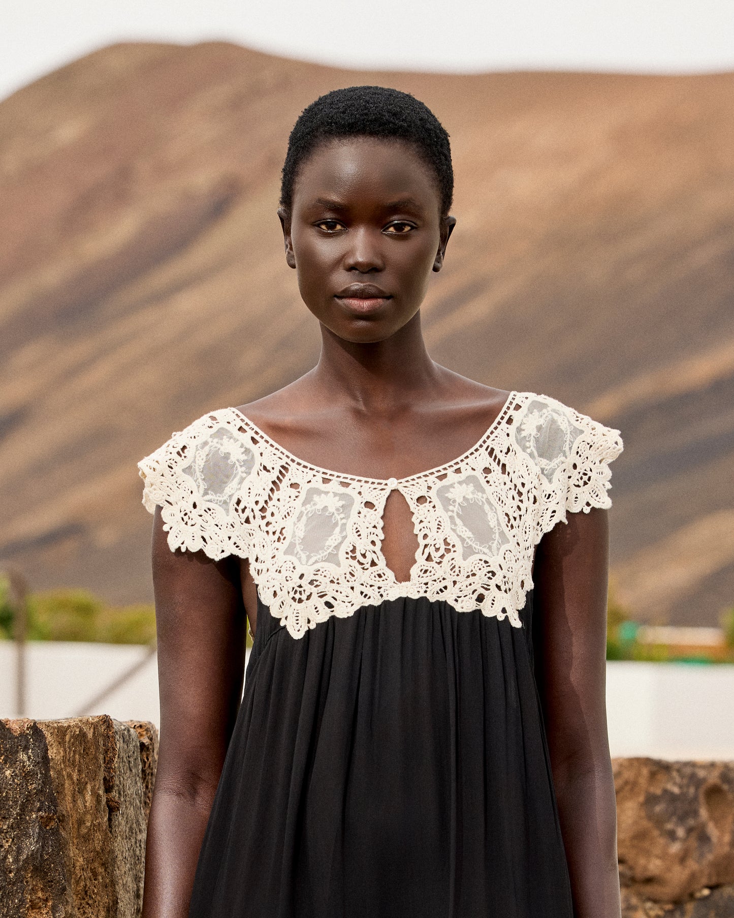 Robe Baron - Noir : Robe longue en georgette de viscose et guipure – Noir et écru Mes Demoiselles