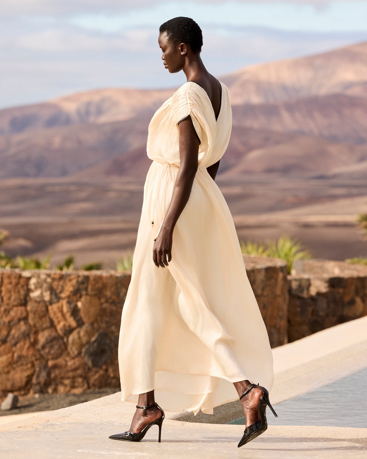Robe Blava - Écru : Robe longue en viscose satinée – Écru et détails noirs Mes Demoiselles - Image 8
