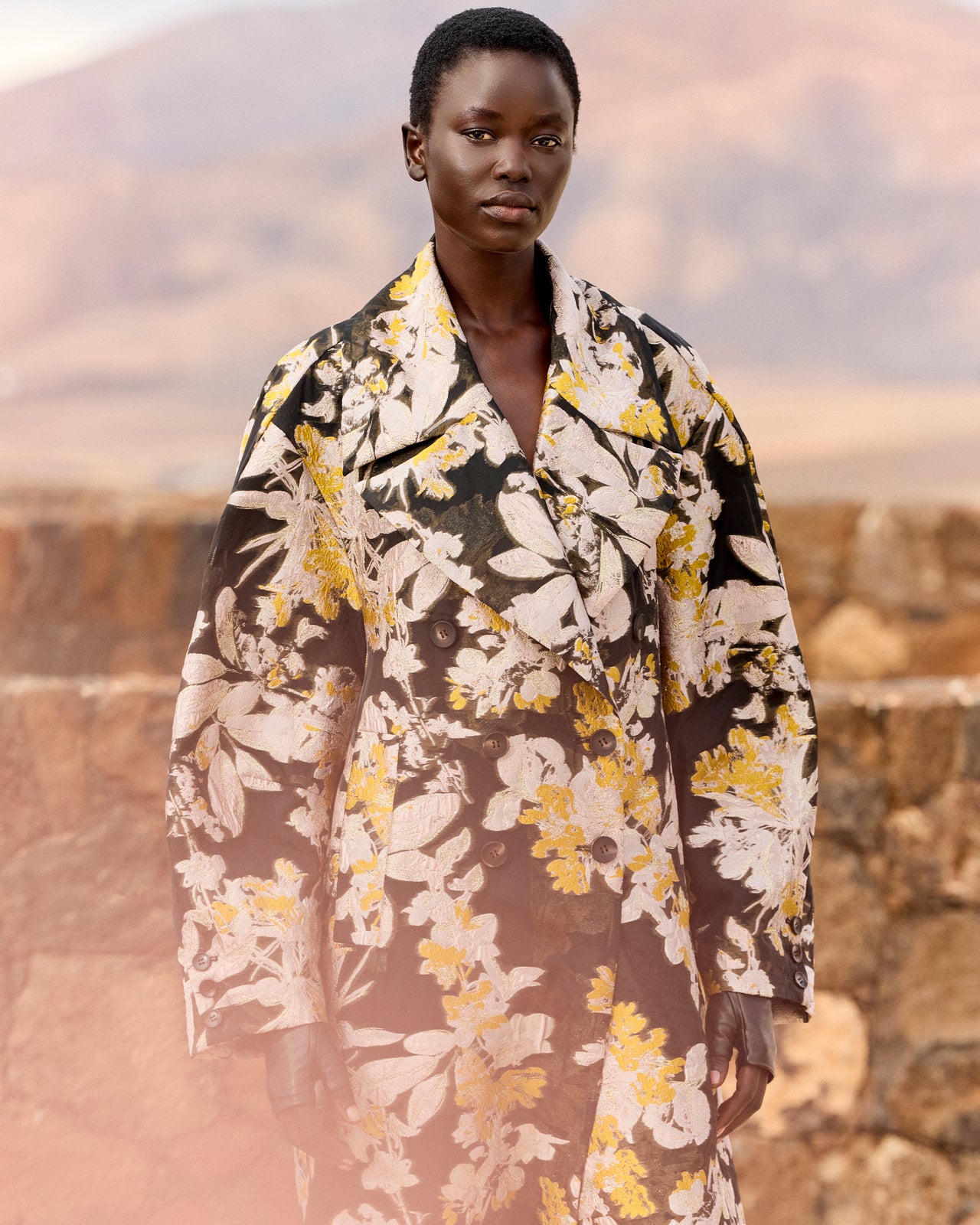 Manteau jacquard floral – Noir, ivoire et ocre - Manteaux & vestes Mes Demoiselles - Image 3