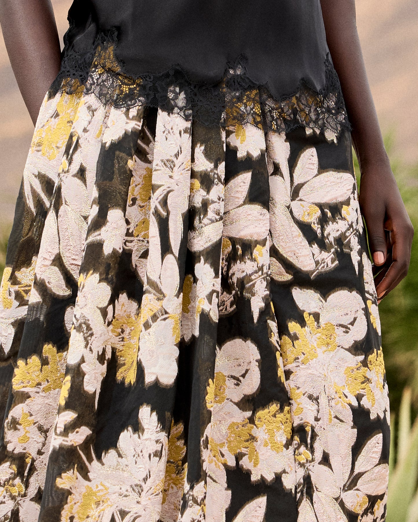 Jupe Syn - Noir : Jupe longue jacquard à plis creux – Noir, ivoire et ocre Mes Demoiselles