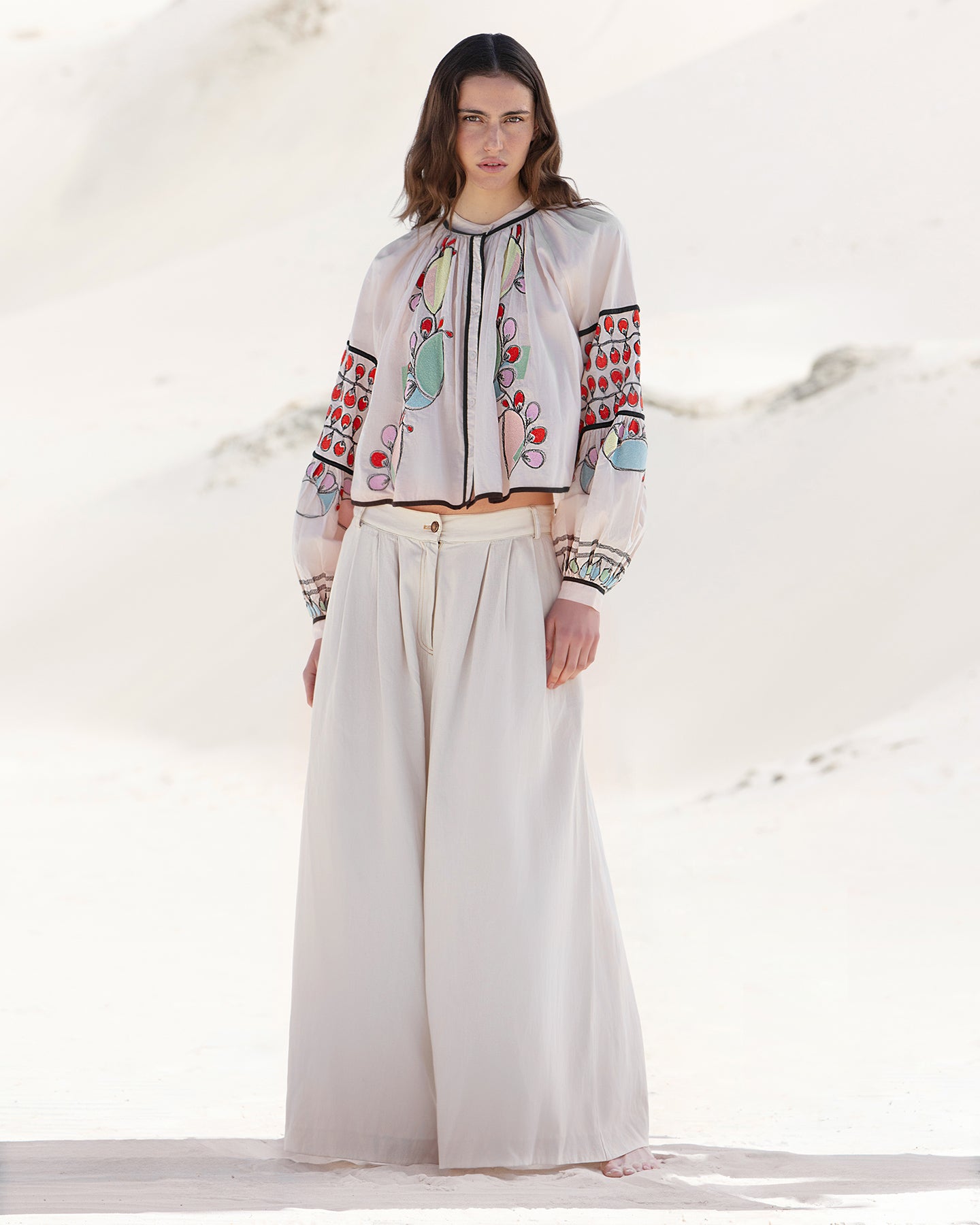 Blouse en voile de coton beige et broderies colorées : Chemises & tops Mes Demoiselles