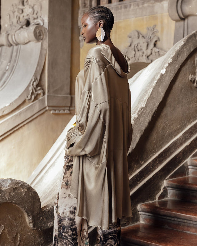 Chemise Suram - Kaki : Chemise oversize en satin viscose kaki Mes Demoiselles - Image 3