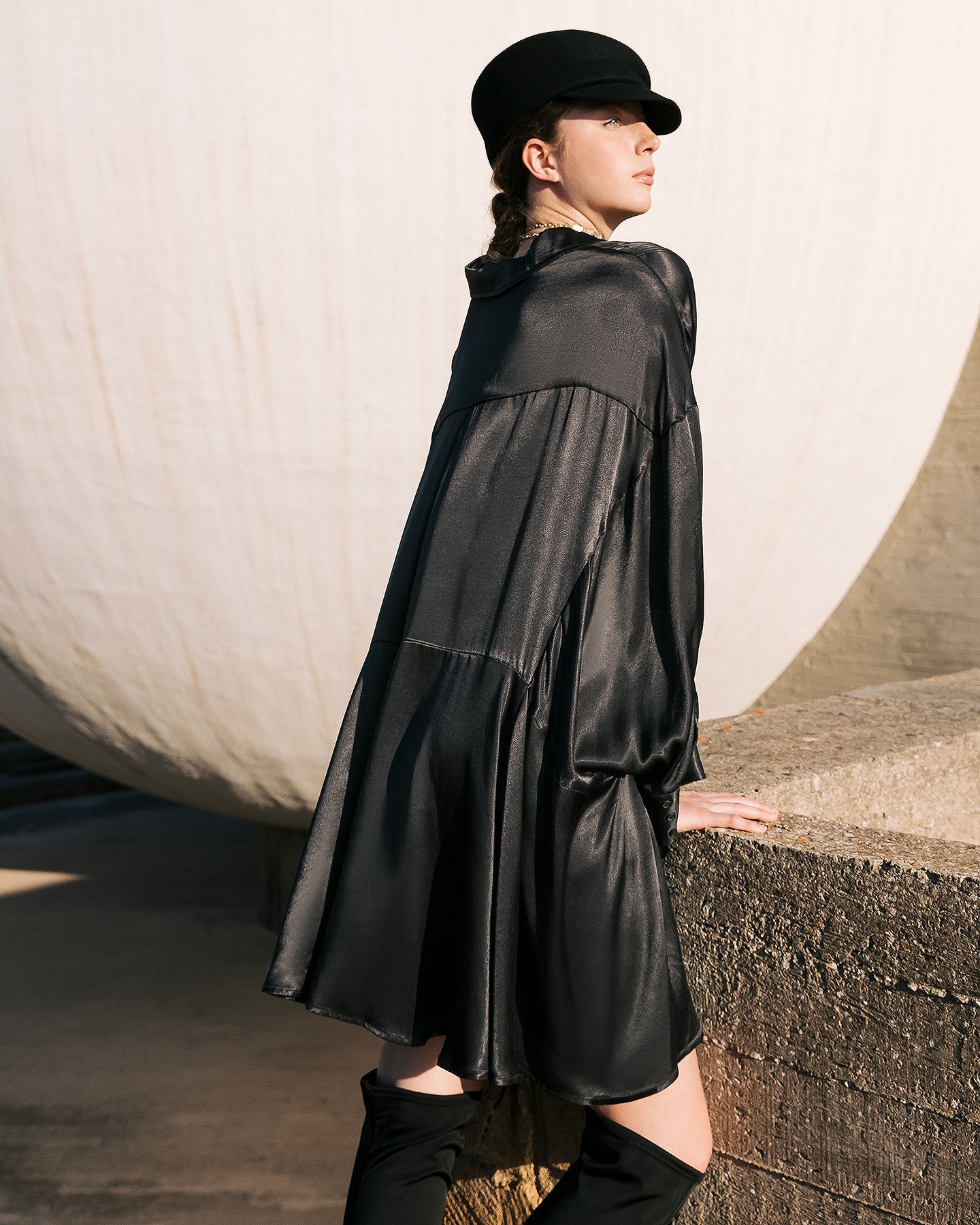 Chemise Suram - Noir : Chemise oversize en satin viscose noire Mes Demoiselles