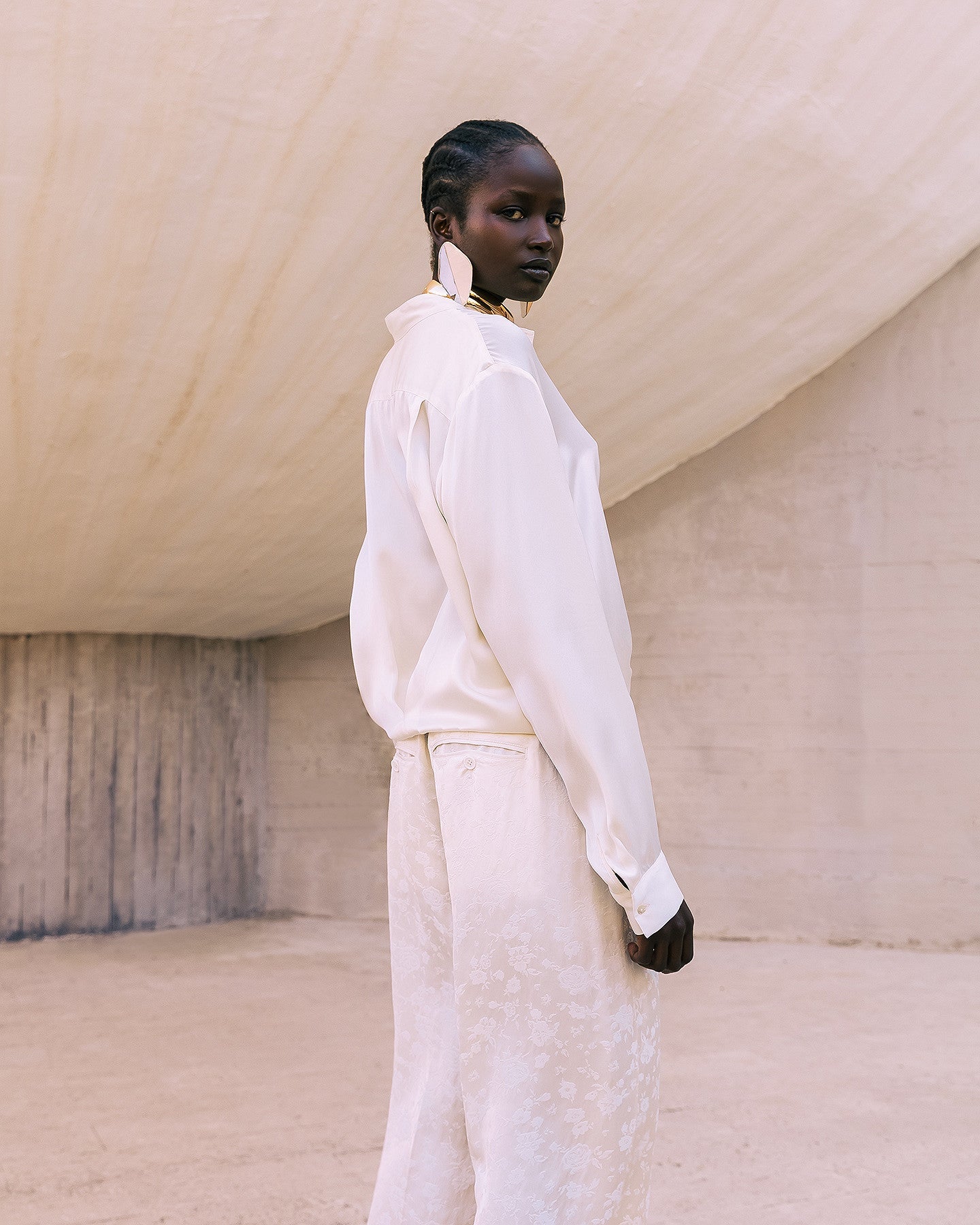 Chemise en satin de soie ivoire aux lignes épurées - Chemises & tops Mes Demoiselles
