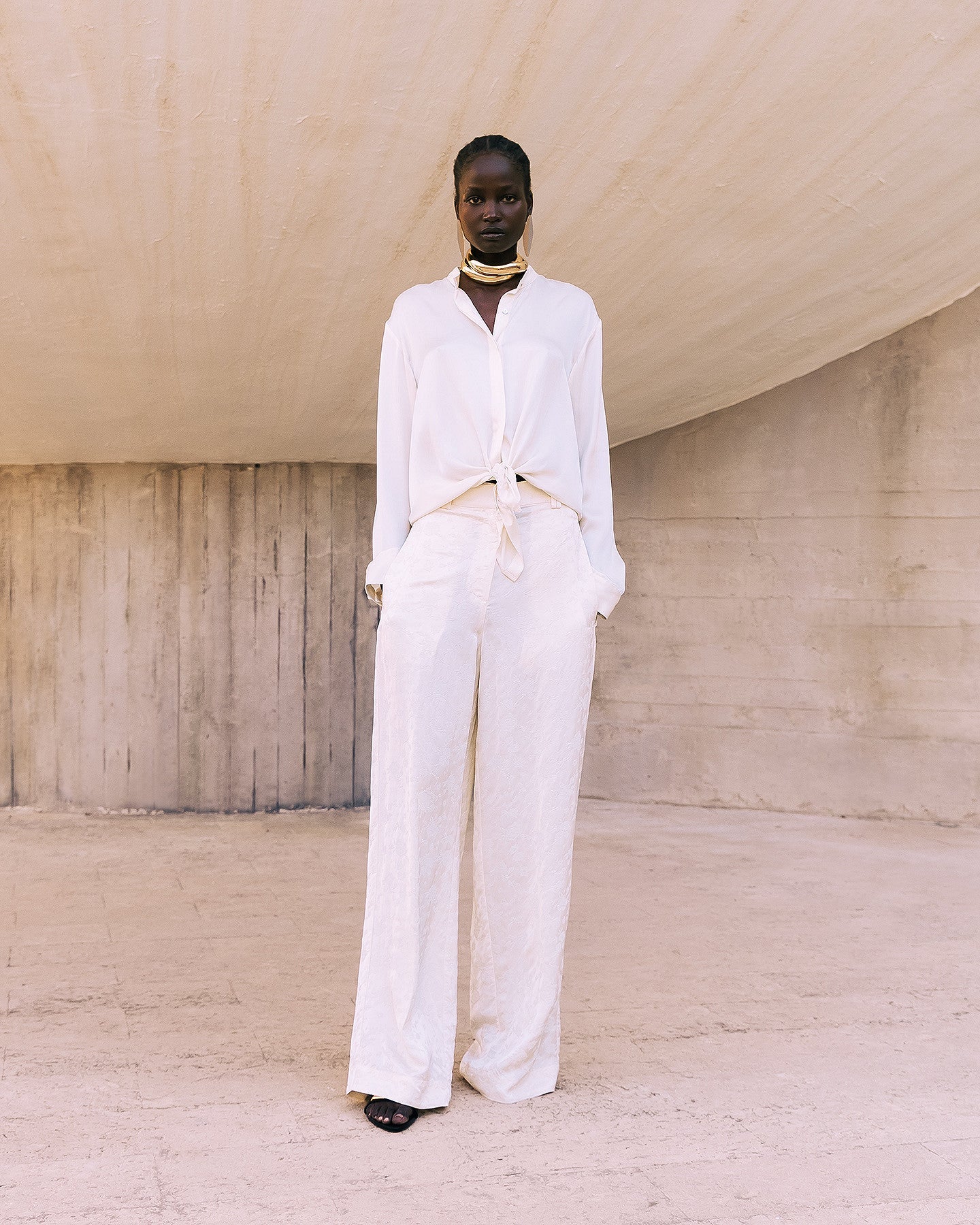 Chemise en satin de soie ivoire aux lignes épurées - Chemises & tops Mes Demoiselles