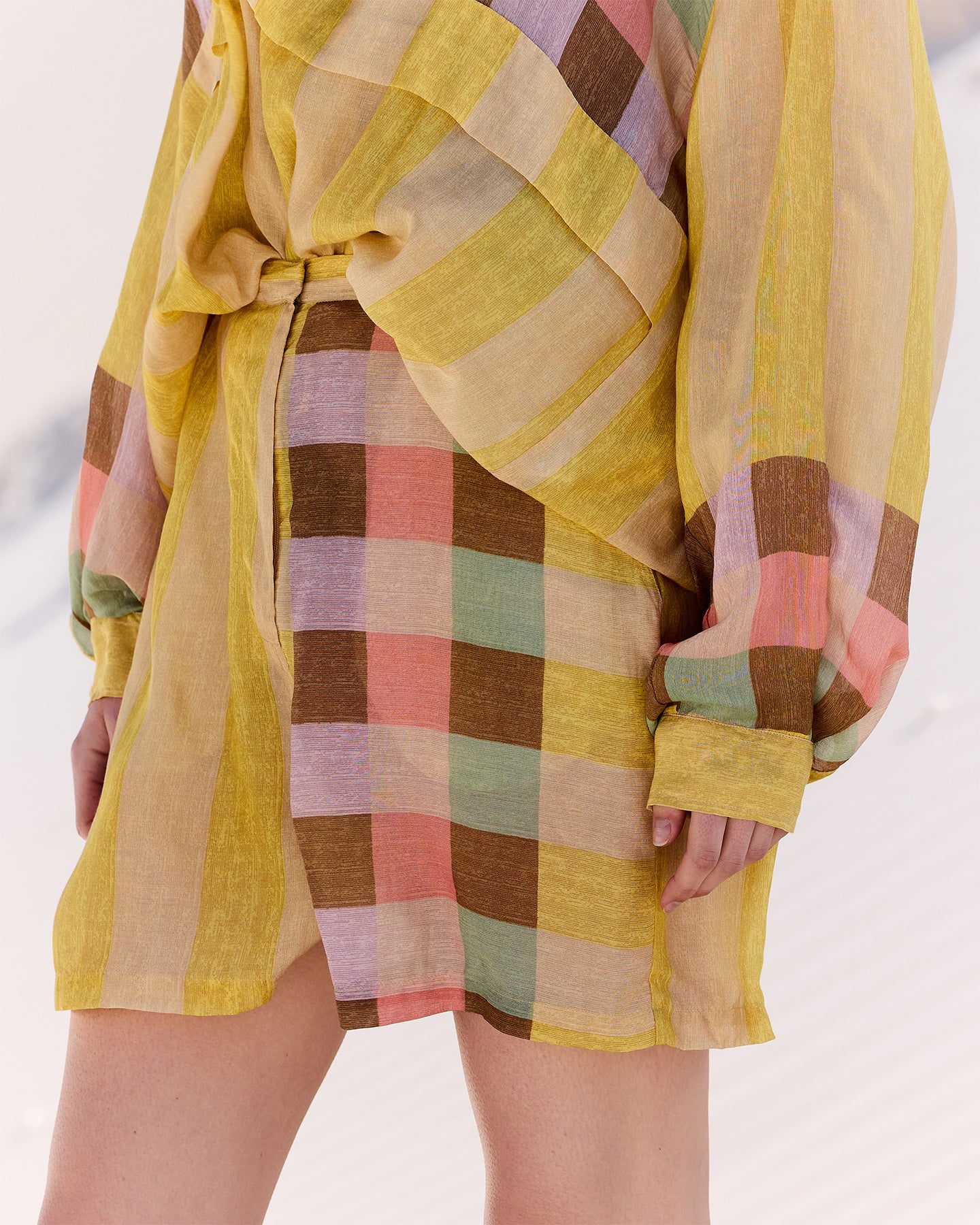 Bermuda court en gaze de modal rayé jaune et détails colorés - Jupes & shorts Mes Demoiselles