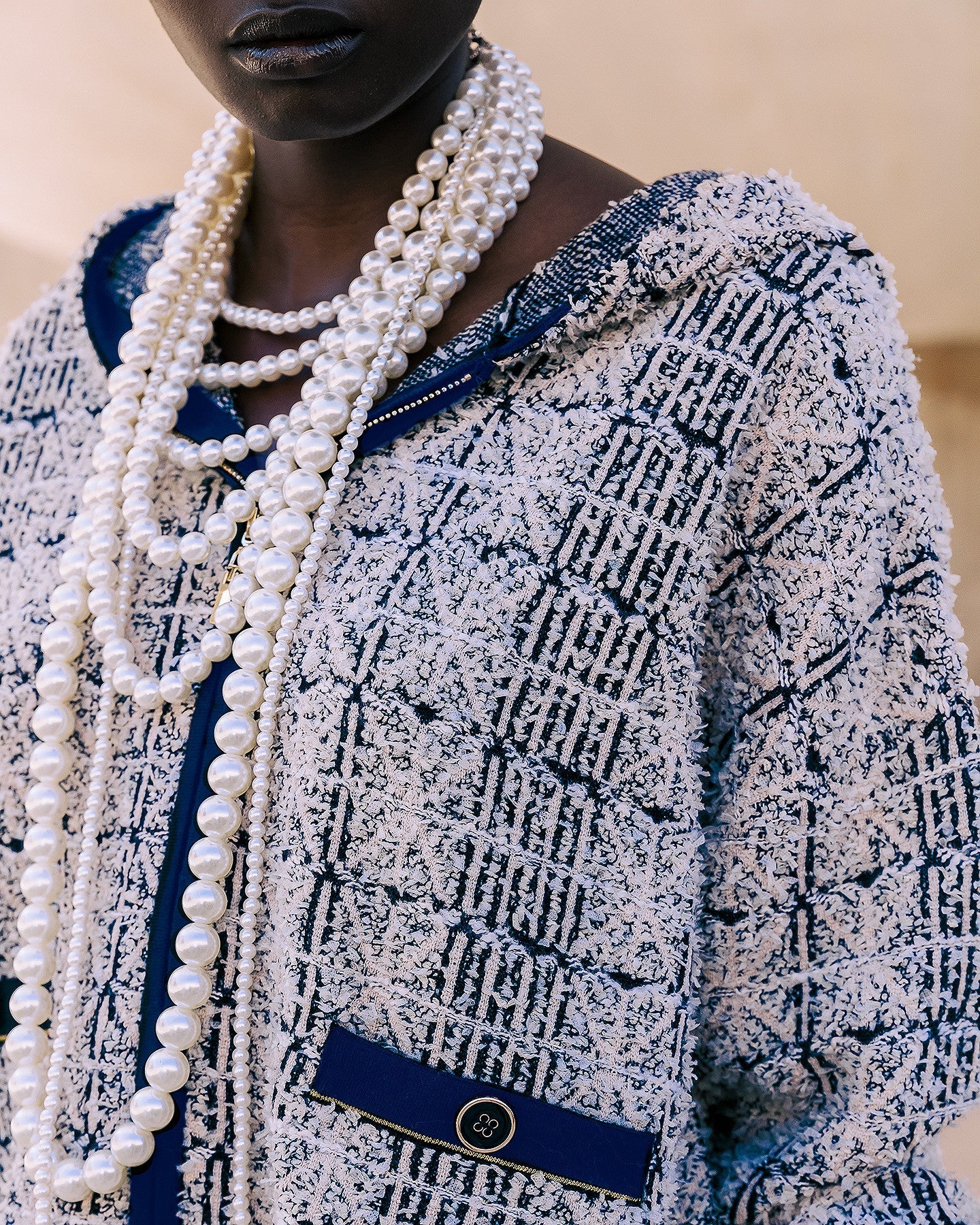 Cardigan Cana - Bleu Electrique : Cardigan court en tweed navy et ecru Mes Demoiselles