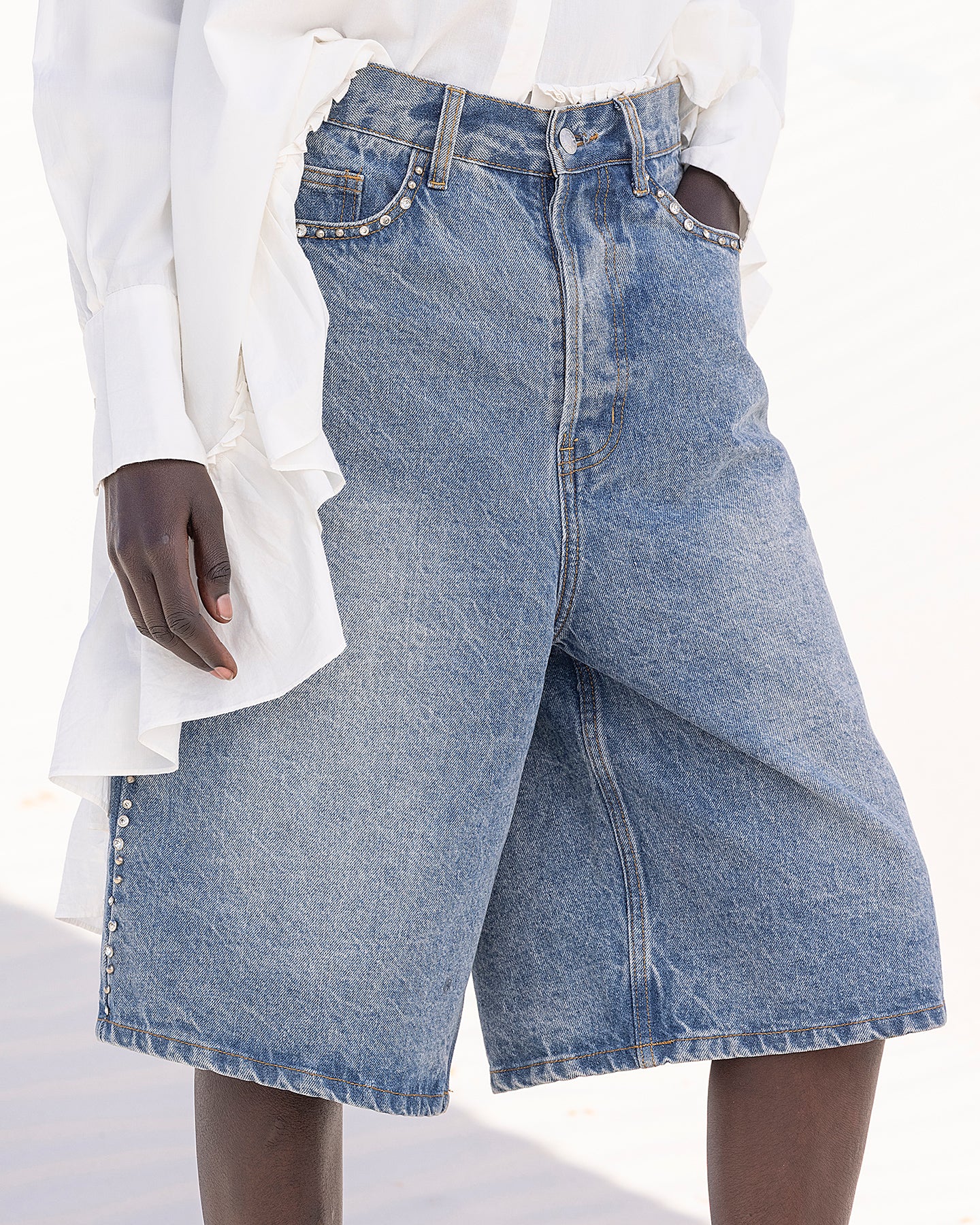 Bermuda long en denim bleu et pièces argentés - Jupes & shorts Mes Demoiselles