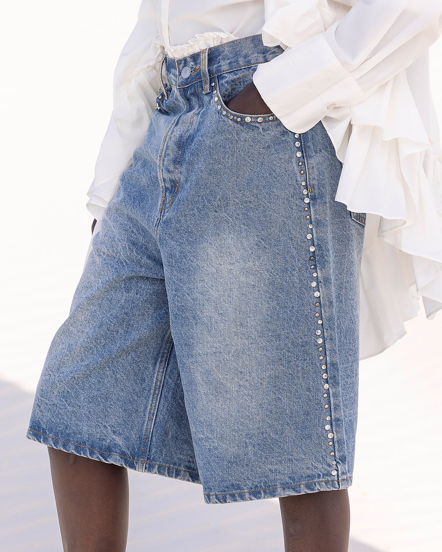 Bermuda Muffin - Bleu : Bermuda long en denim bleu et pièces argentés Mes Demoiselles