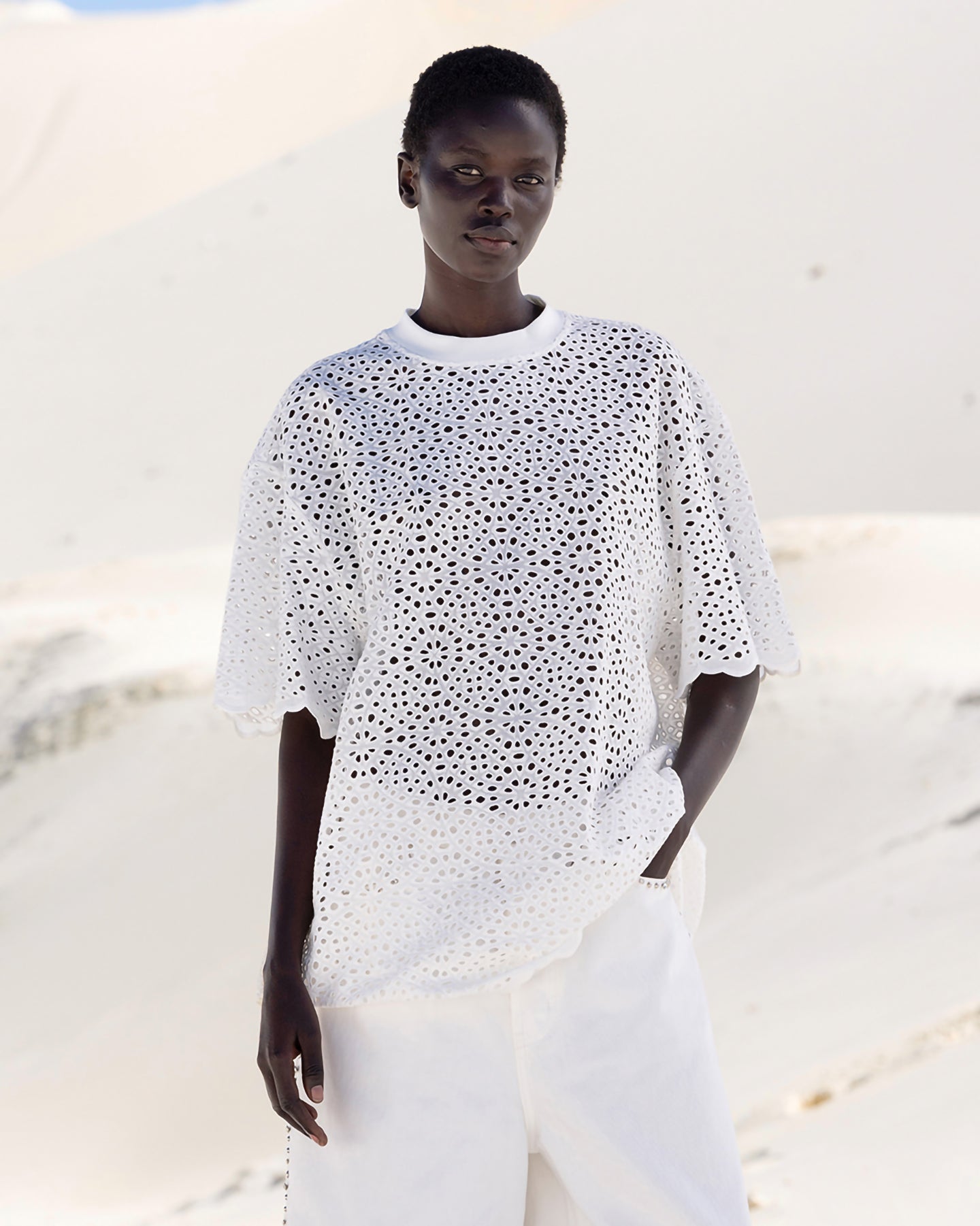 Long tee - shirt en broderie anglaise blanche - Chemises & tops Mes Demoiselles