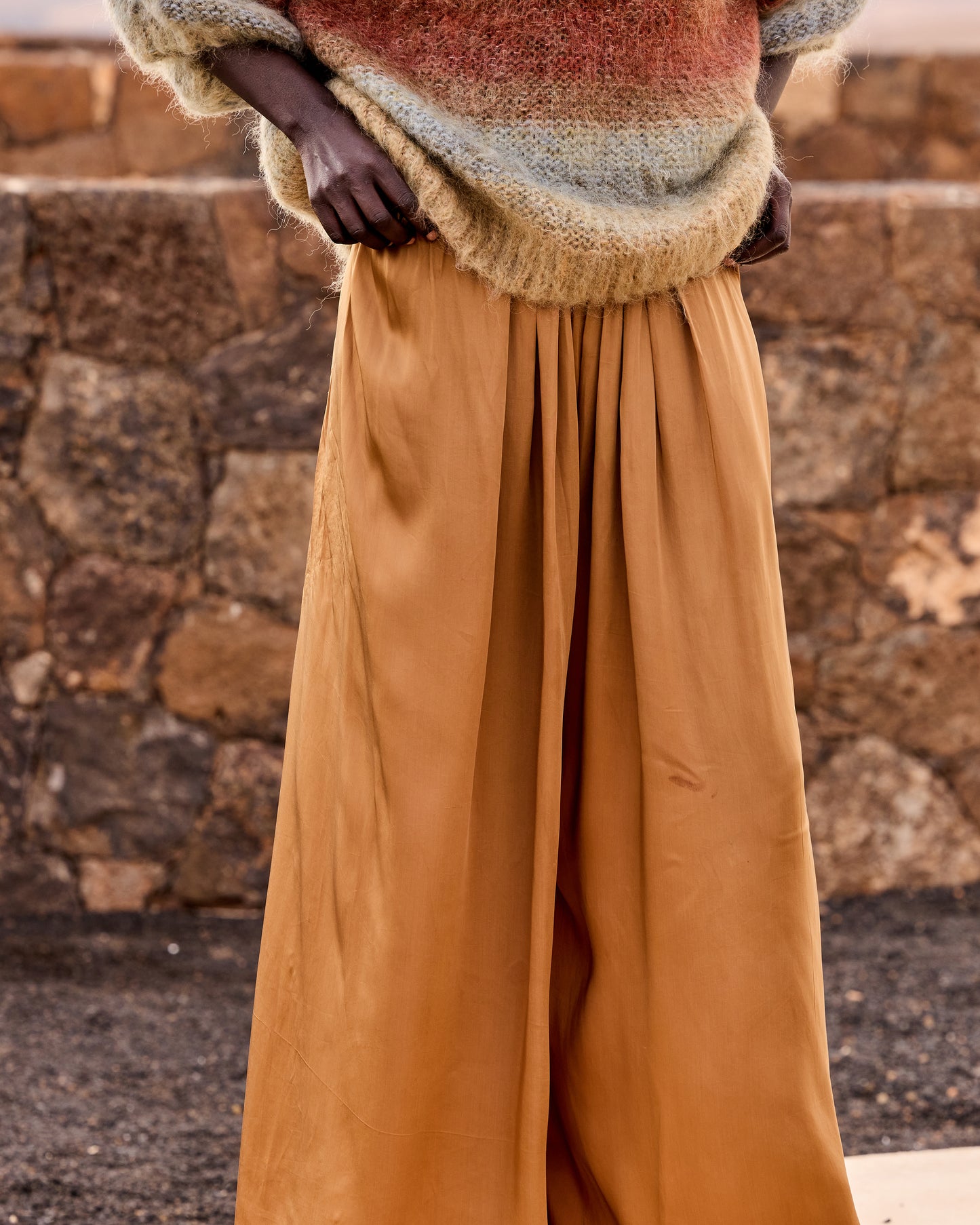 Pantalon Coucou - Caramel : Pantalon large en viscose satinée – Caramel Mes Demoiselles