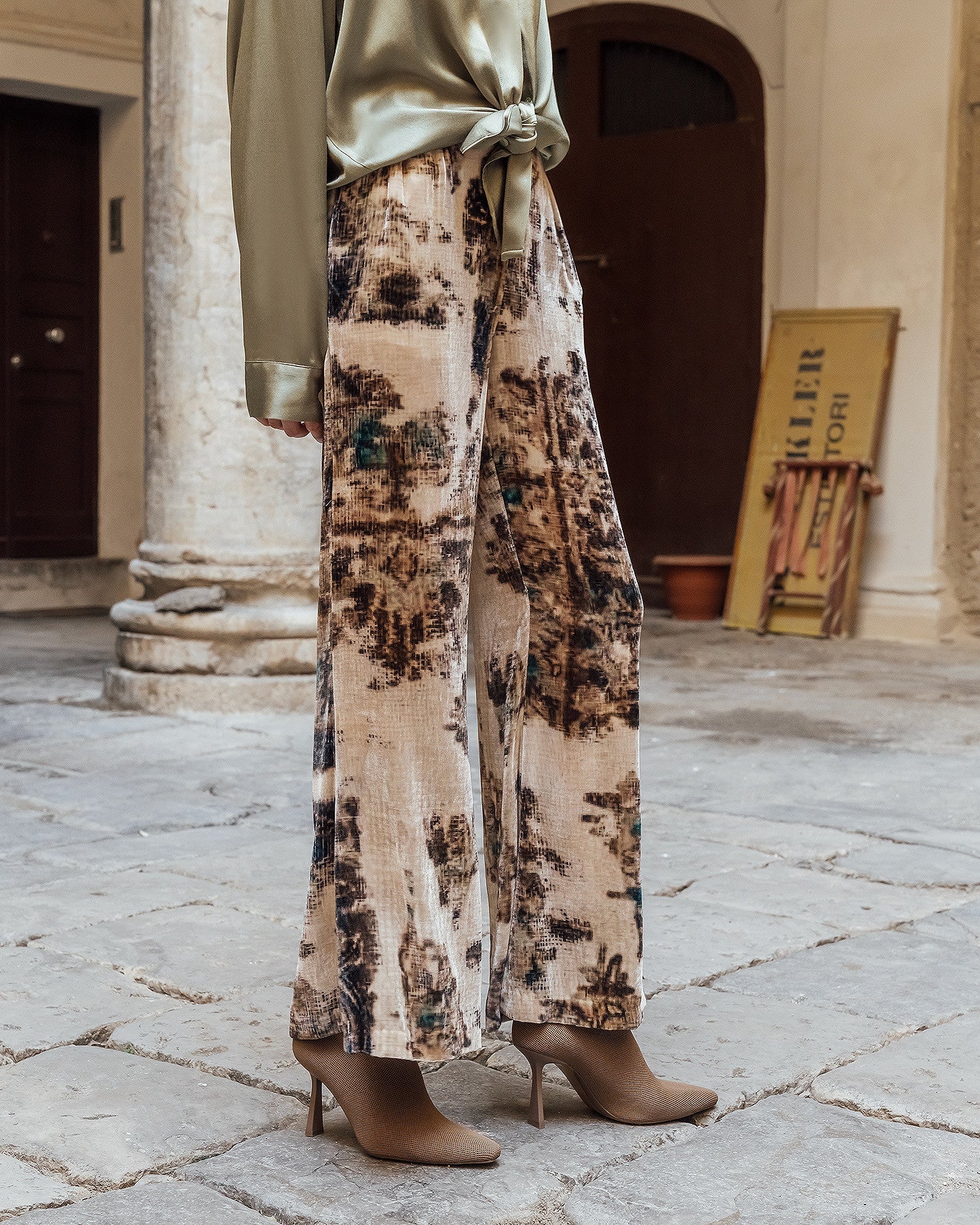 Pantalon Allar - Kaki : Pantalon en velours de soie imprimé paysage Mes Demoiselles