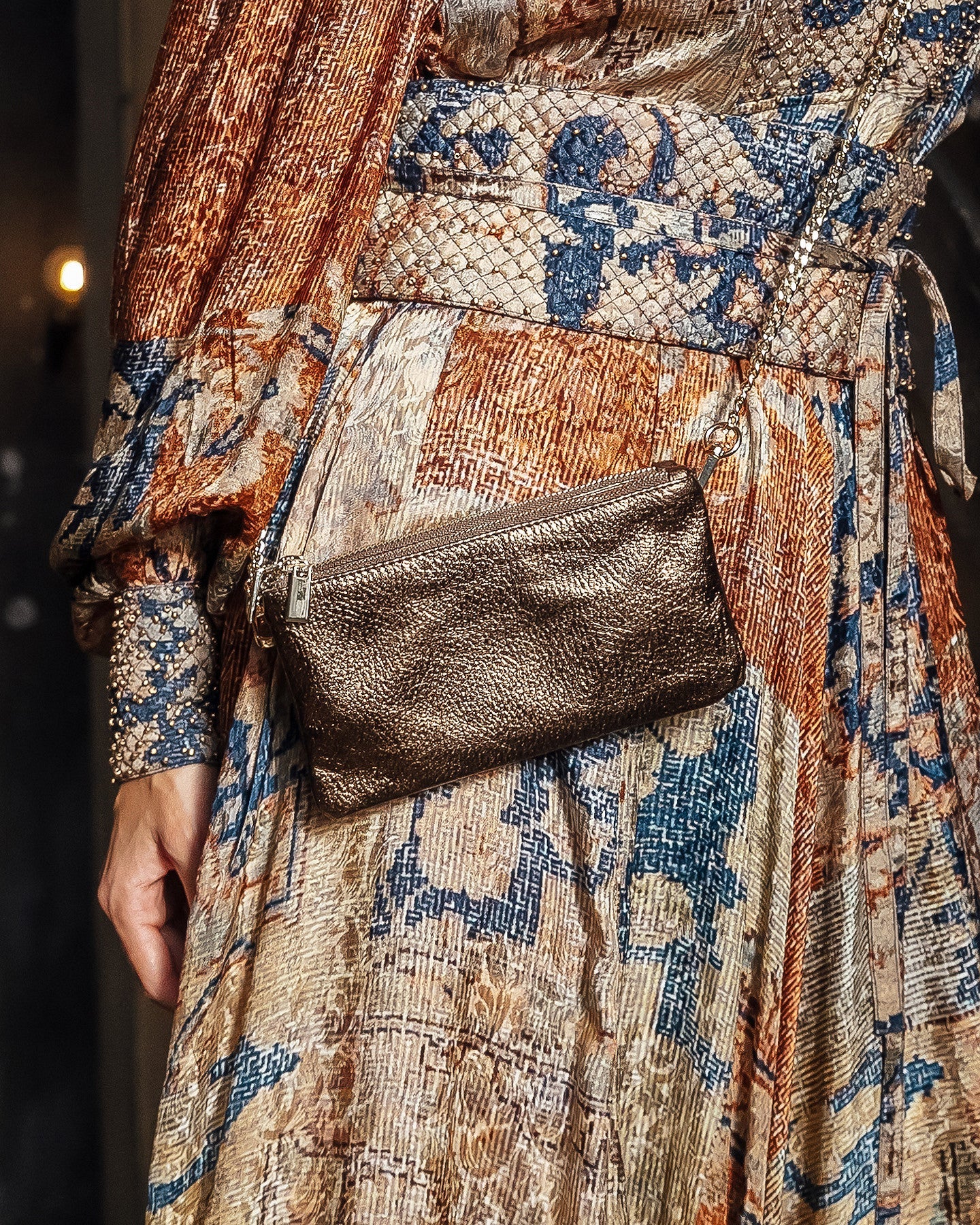 Sac pochette en cuir martelé bronze - Accessoires Mes Demoiselles