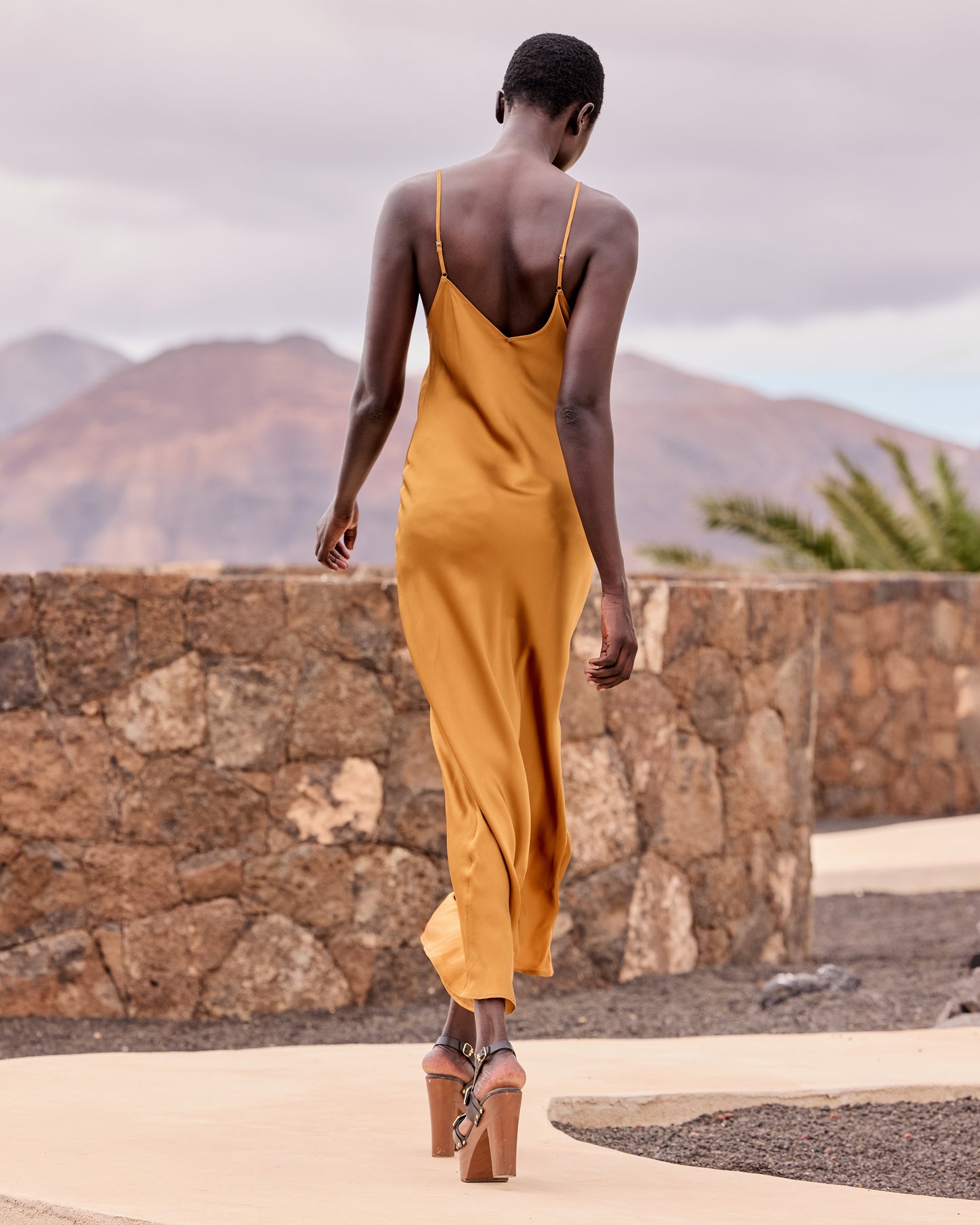 Robe longue en soie et dentelle – Ocre - Robes Mes Demoiselles