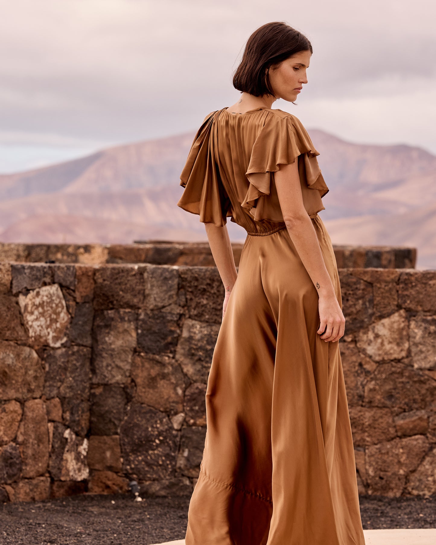 Robe Cascais - Caramel : Robe longue fluide en satin – Caramel Mes Demoiselles