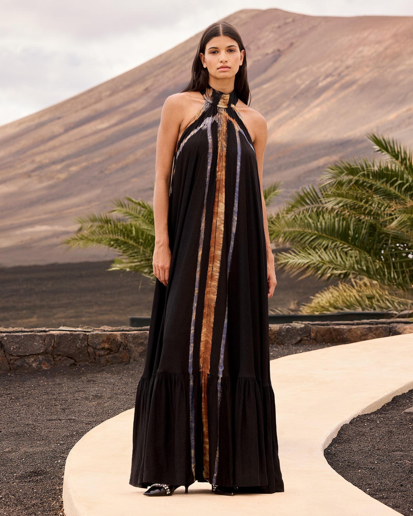 Robe trapèze tie & dye à la main – Noir, bleu et ocre - Robes Mes Demoiselles