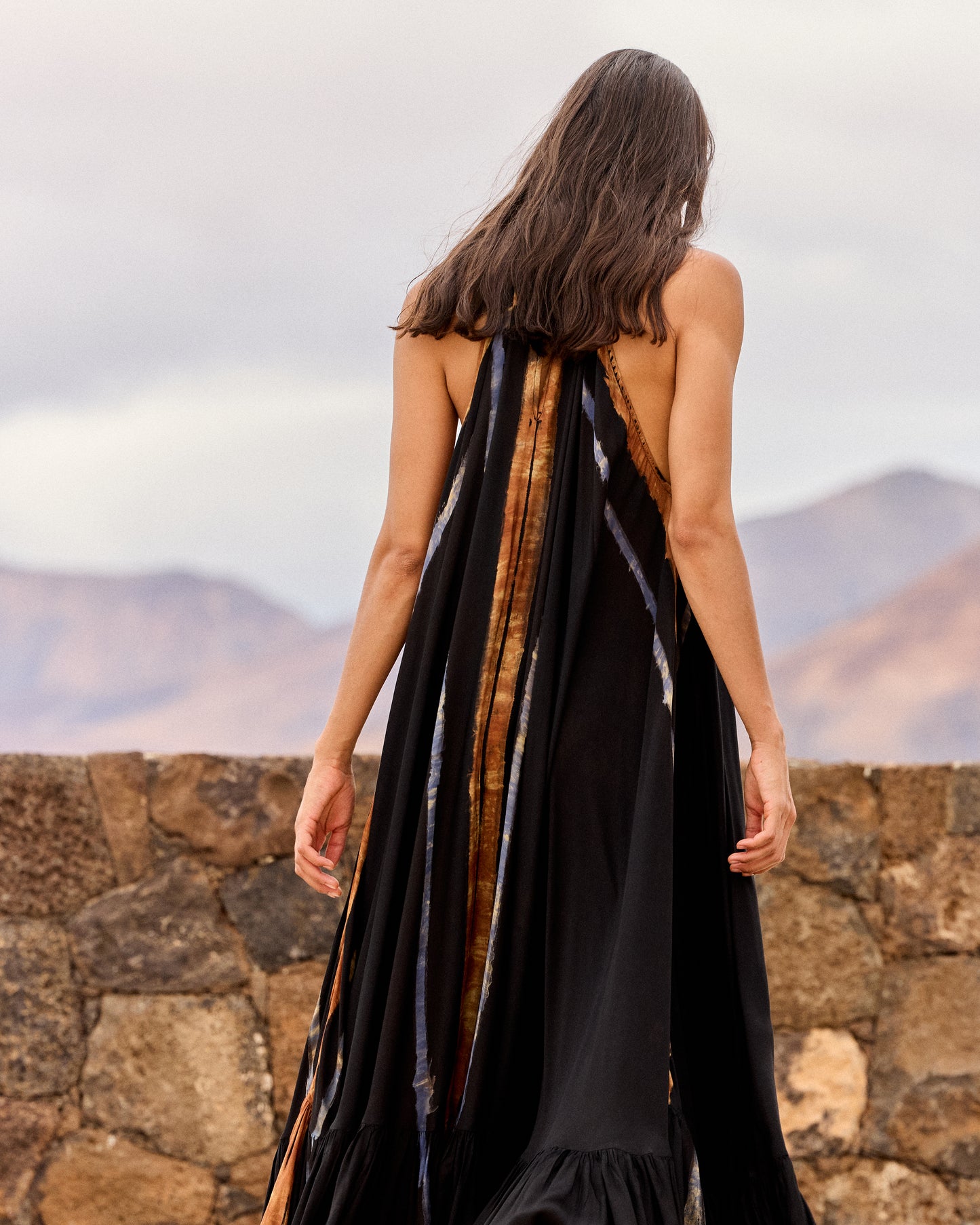 Robe trapèze tie & dye à la main – Noir, bleu et ocre - Robes Mes Demoiselles