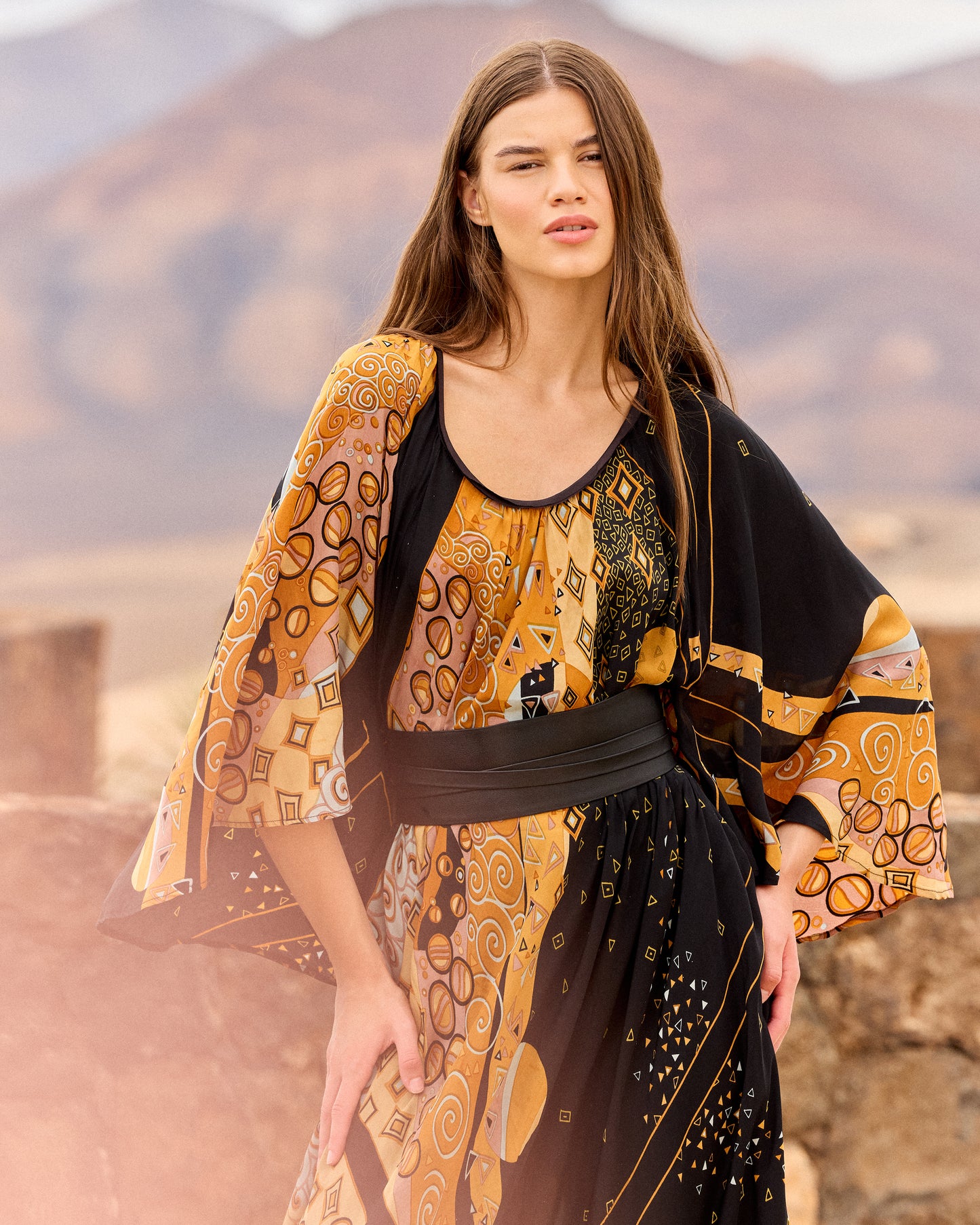 Robe Mally - Ocre : Robe longue imprimé placé – Noir et ocre Mes Demoiselles