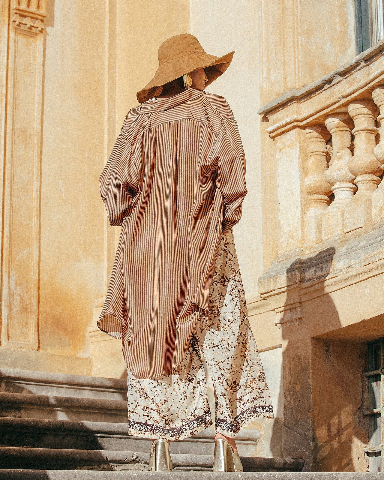 Longue chemise en soie rayée chocolat - Robes Mes Demoiselles - Image 3