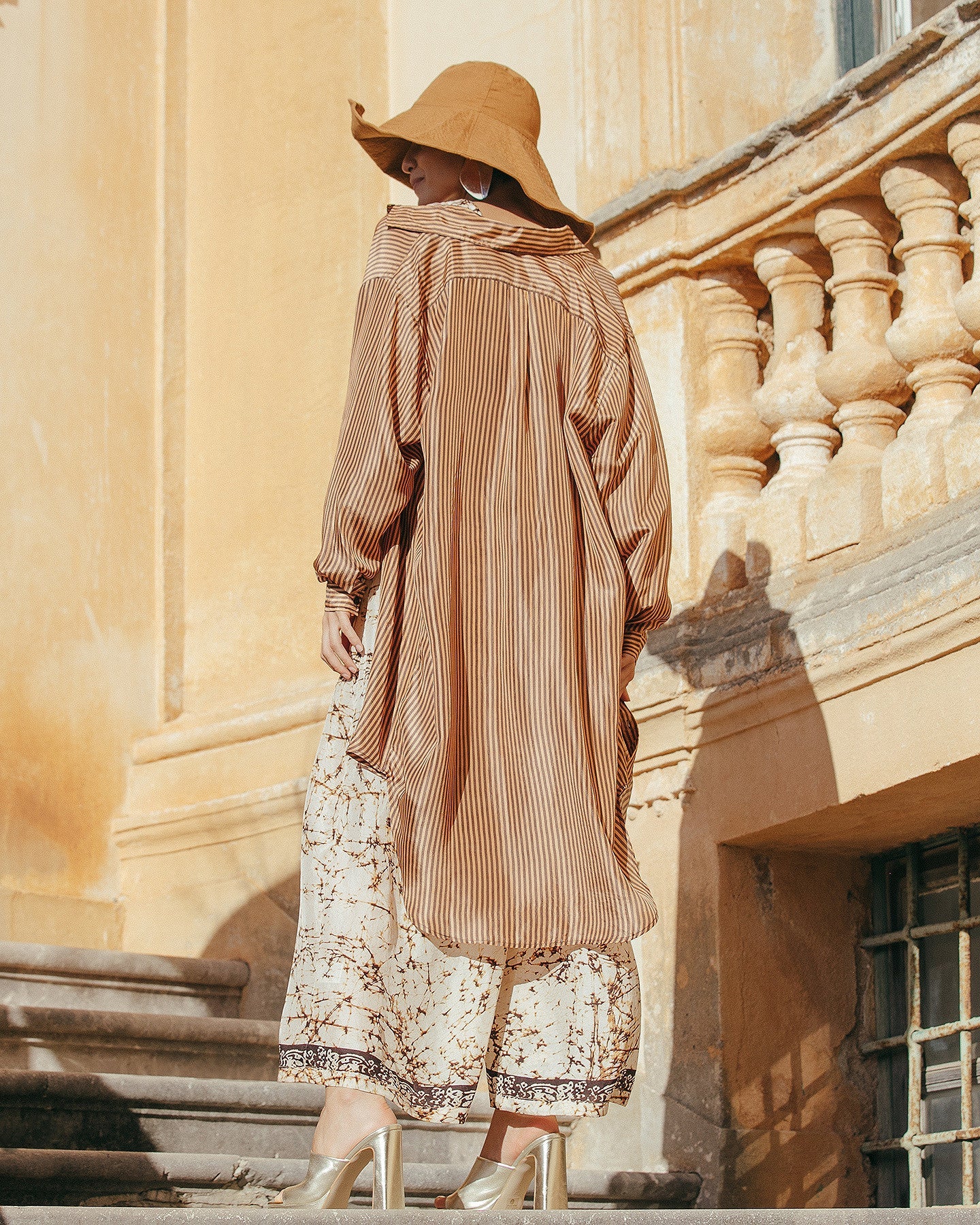 Robe Hiva - Marron : Longue chemise en soie rayée chocolat Mes Demoiselles