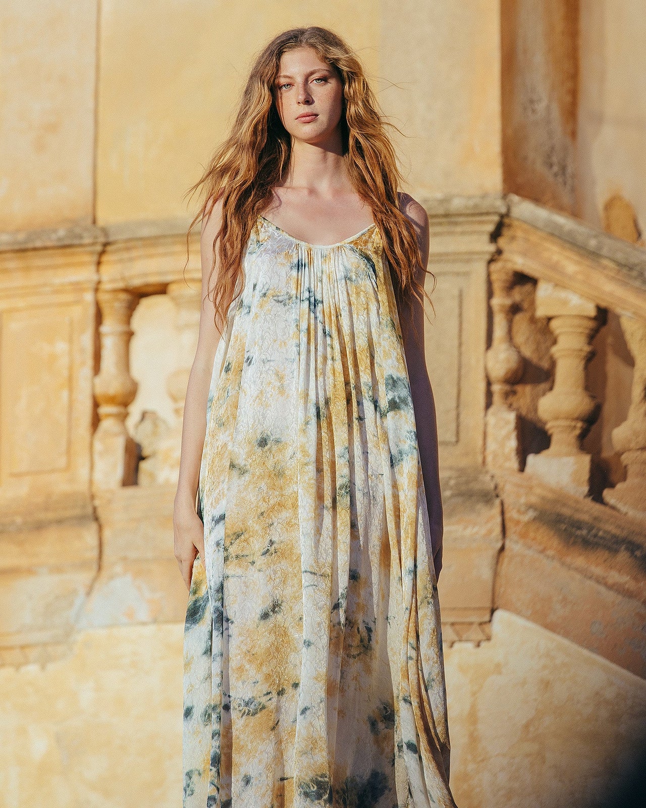 Longue robe à bretelles imprimée tye&dye - Robes Mes Demoiselles - Image 3