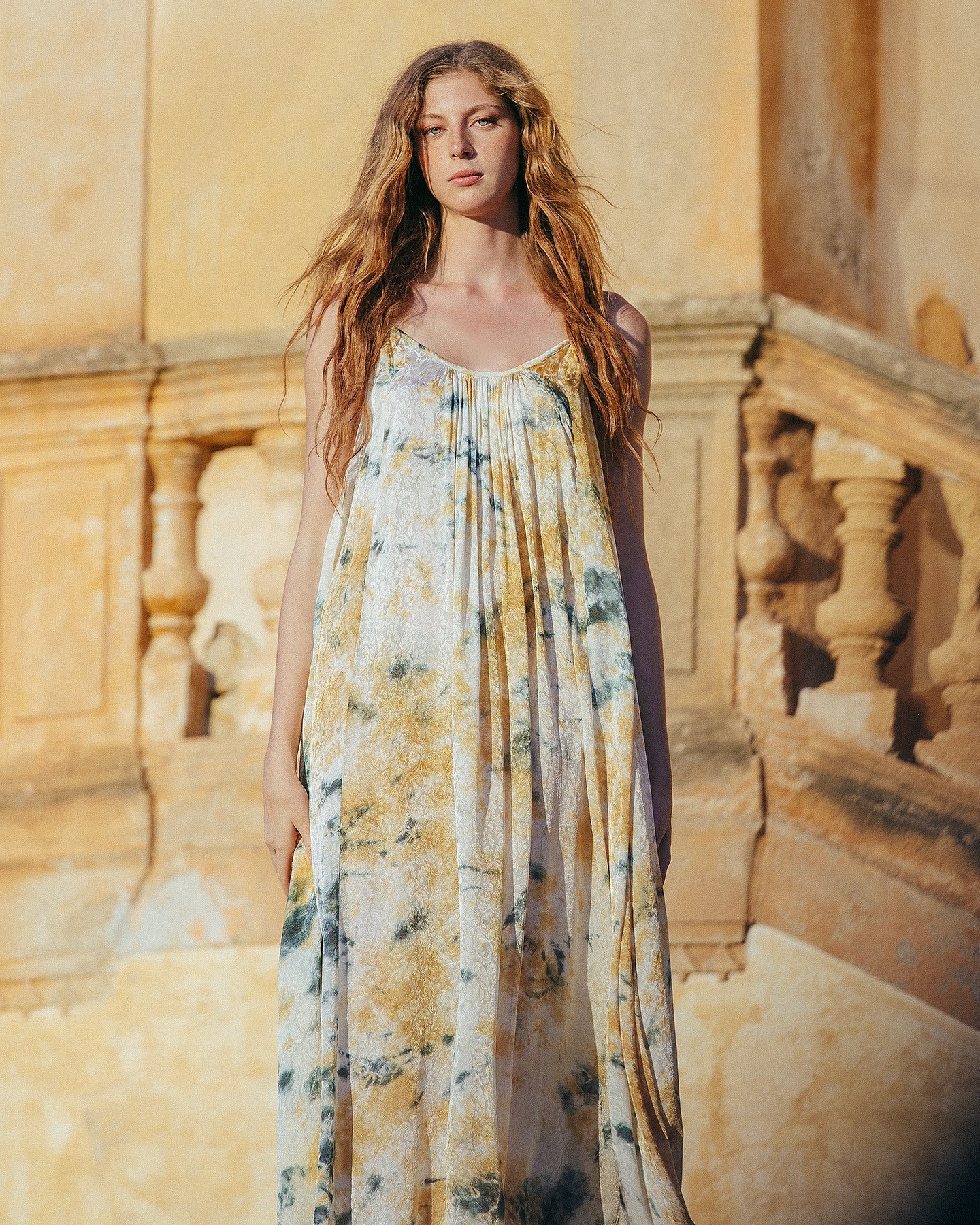 Longue robe à bretelles imprimée tye&dye - Robes Mes Demoiselles