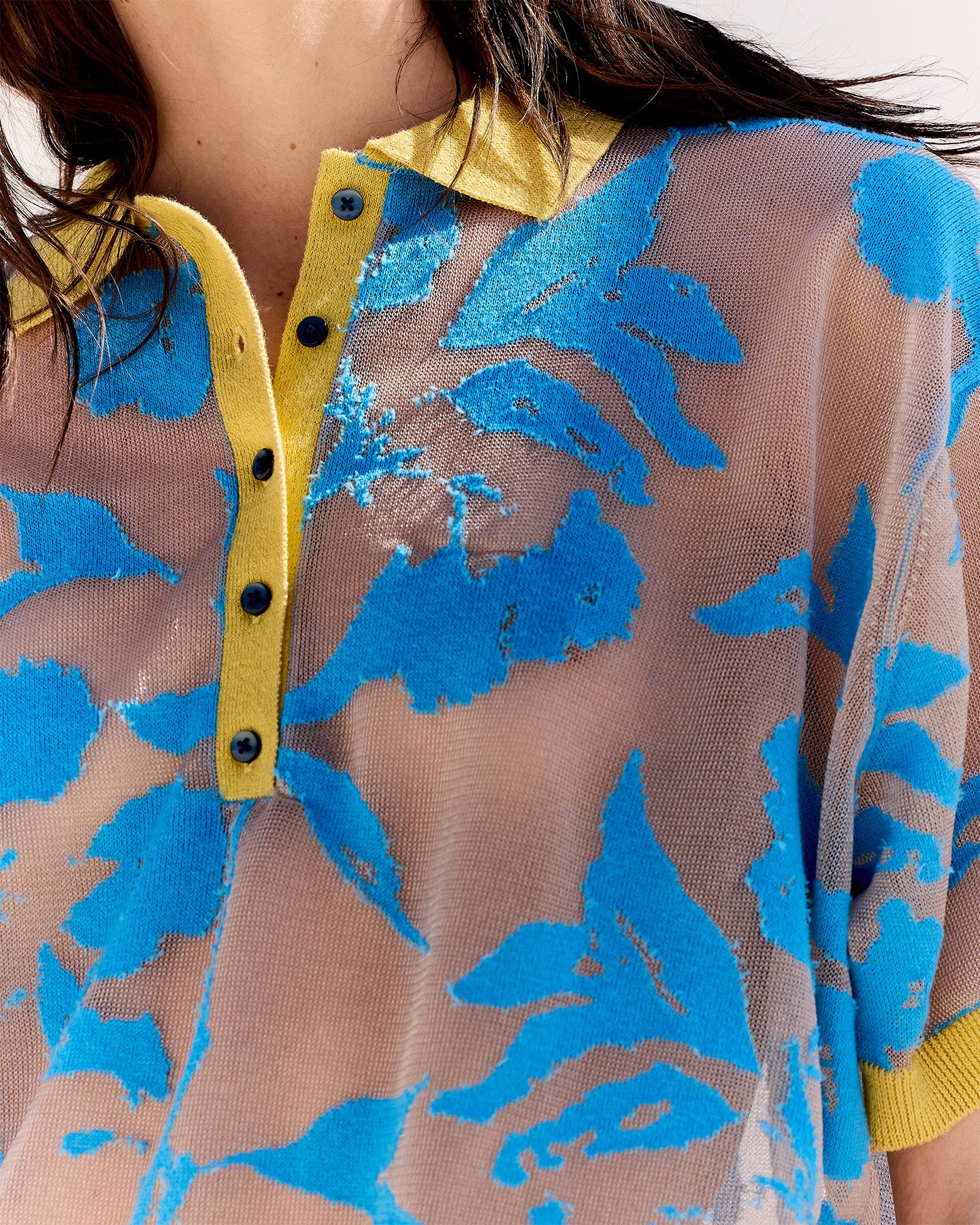 Pull Sharita - Bleu : Polo délicat en dévoré bleu sur une base chair avec détail jaune Mes Demoiselles