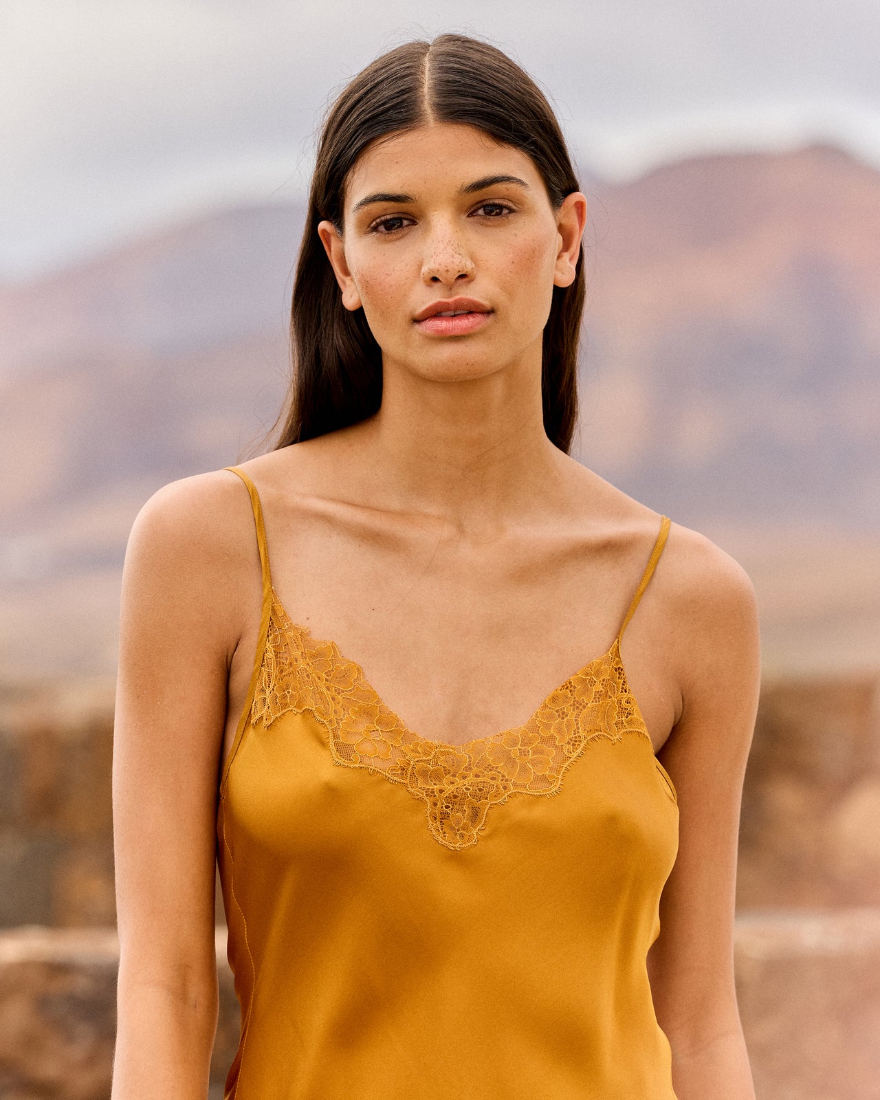 Robe Bella - Ocre : Nuisette en soie et dentelle – Ocre Mes Demoiselles - Image 3